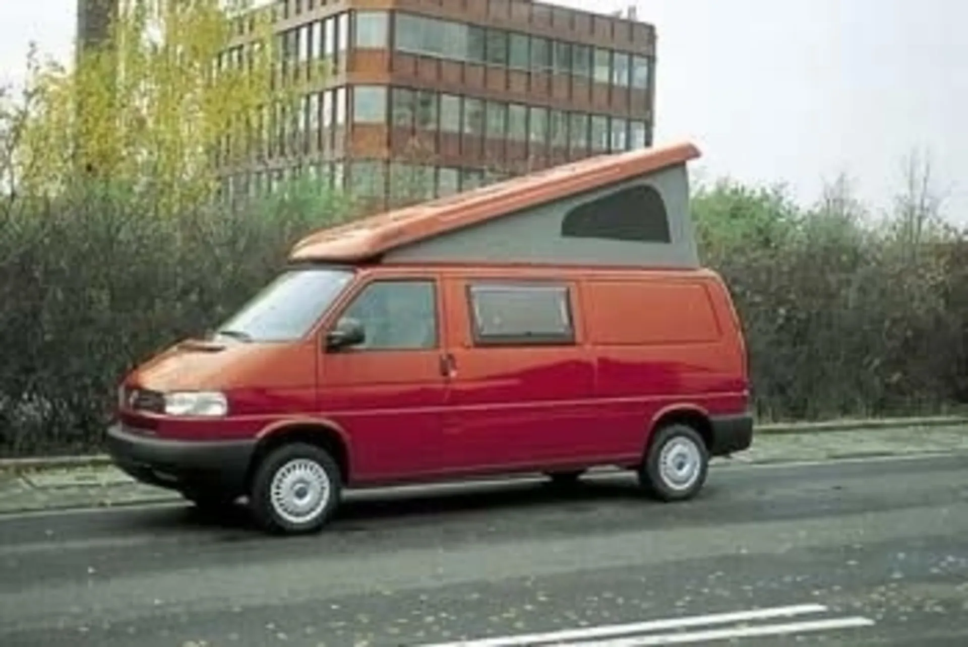 Einbaurahmen für VW T4 langer Radstand mit Fahrerhausausschnitt und Linkslenker