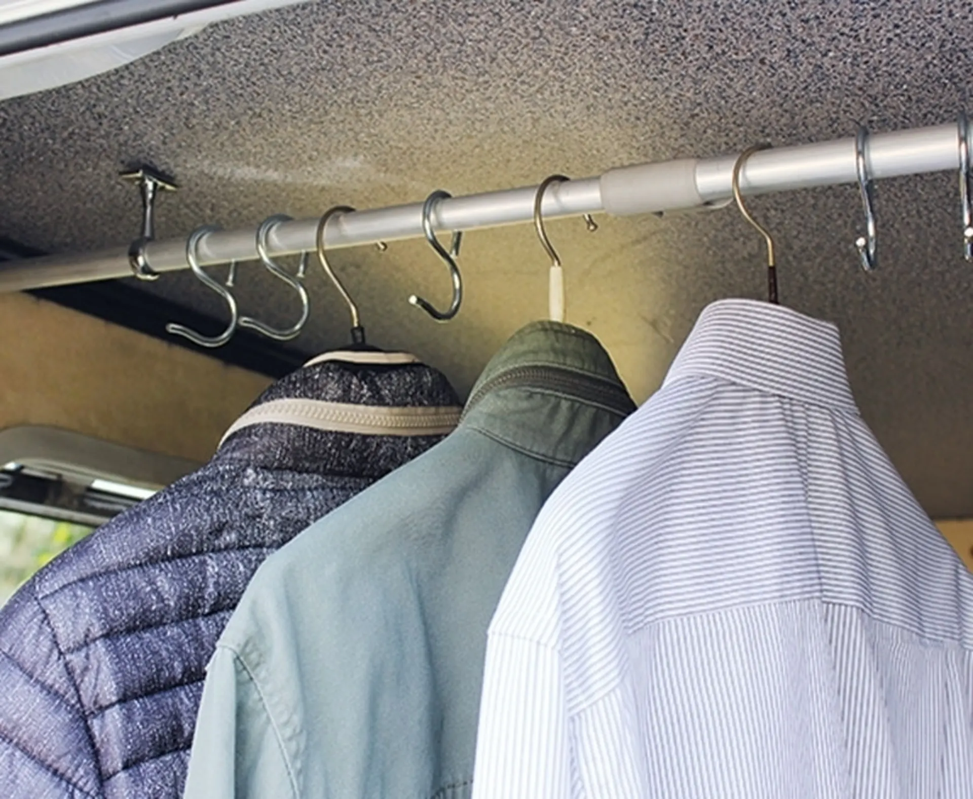 Kleiderstange für Heckgarage, lange Ausführung Kleiderstange für Heckgarage, lange Ausführung