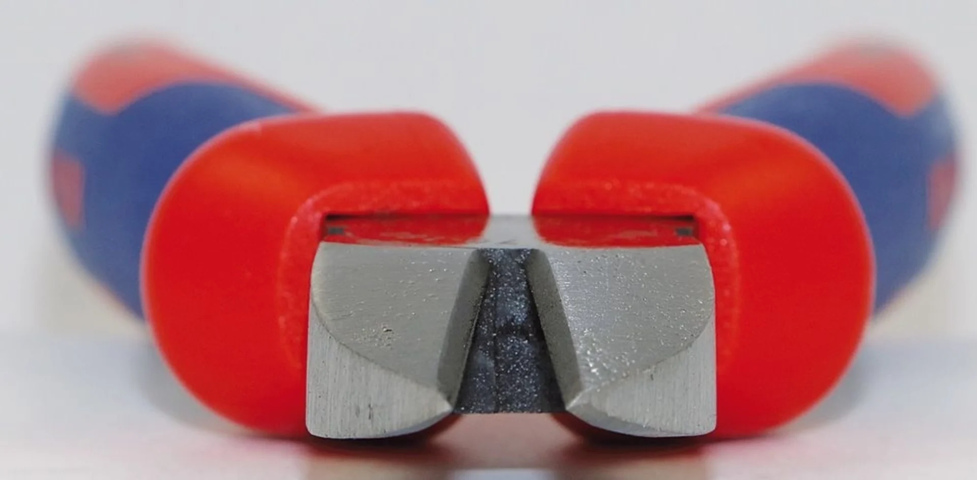 Knipex Seitenschneider 180 mm Schneide mit Facette