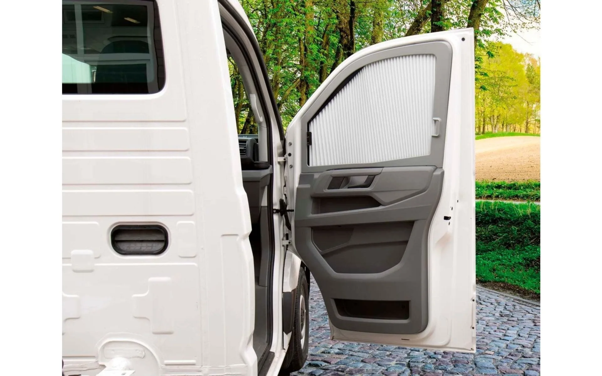 REMIfront V Frontverdunklung VW Crafter ab 2019 / Rechteseite / Rahmen grau / Plissee hellgrau