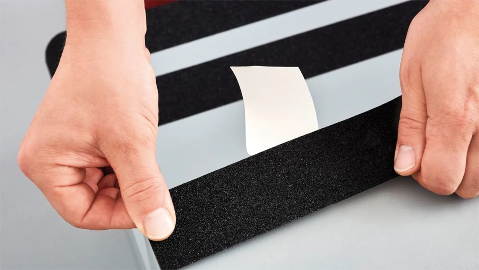 1 Rolle Tesa Antirutsch-Klebeb. schwarz 100 mm 100 mm x 15 m, für Innen- und Aussenanwendungen