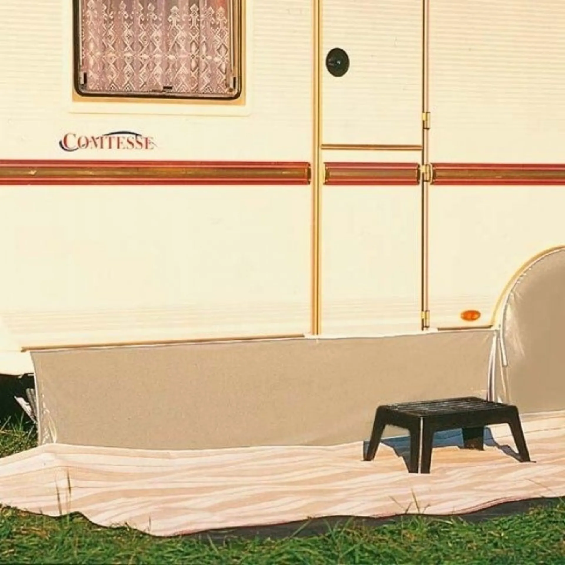 Tablier pour camping-cars et caravanes