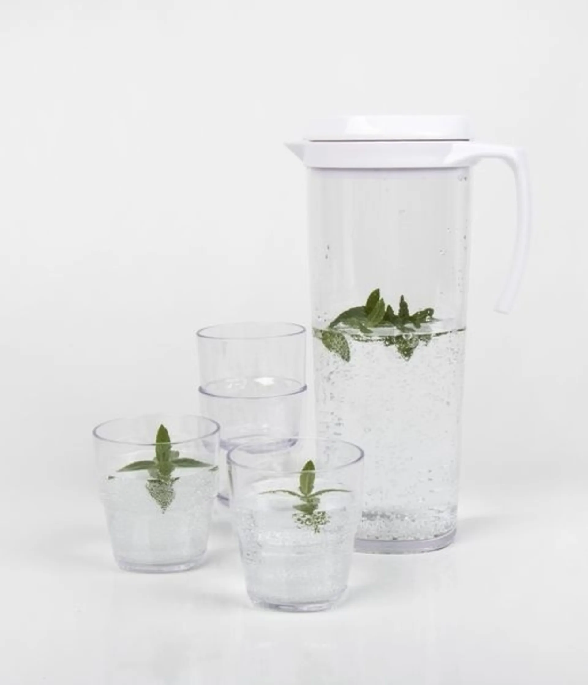 Krug mit Schraubdeckel und 4 Gläser aus SAN, 1.5 Liter Krug und 0.25l Gläser