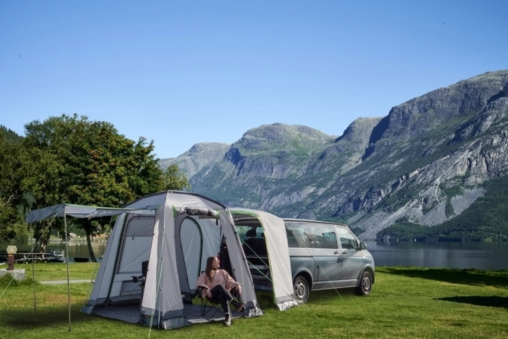 Tente arrière universelle pour mini-campeurs et vans - UniVan II Tente arrière universelle pour mini-campeurs et vans - UniVan II