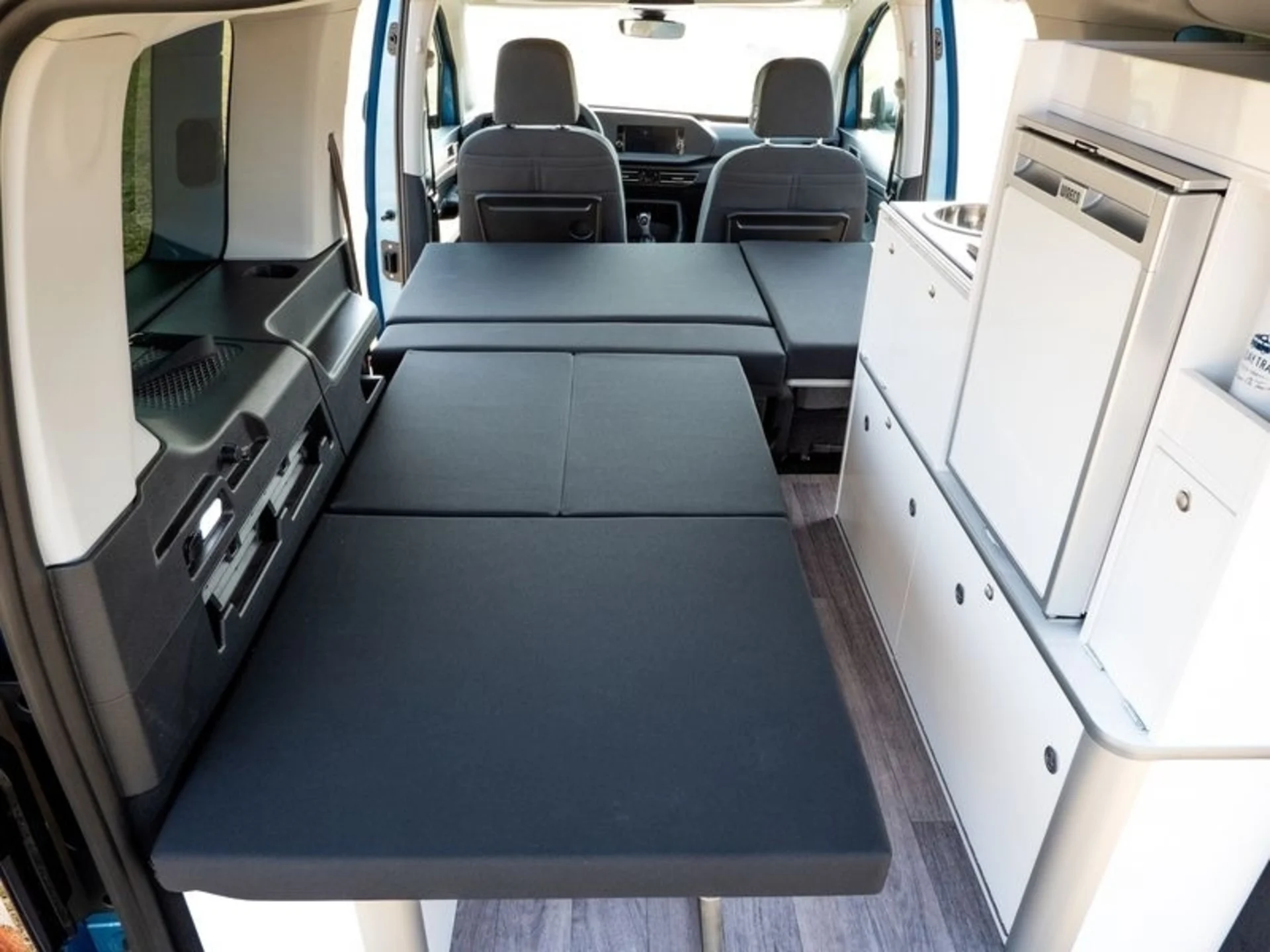 Camp Bett mit Klappsitzbank für VW Caddy 5 L2 (nur in Verbindung mit Möbelzeile Art,-Nr, 14501)