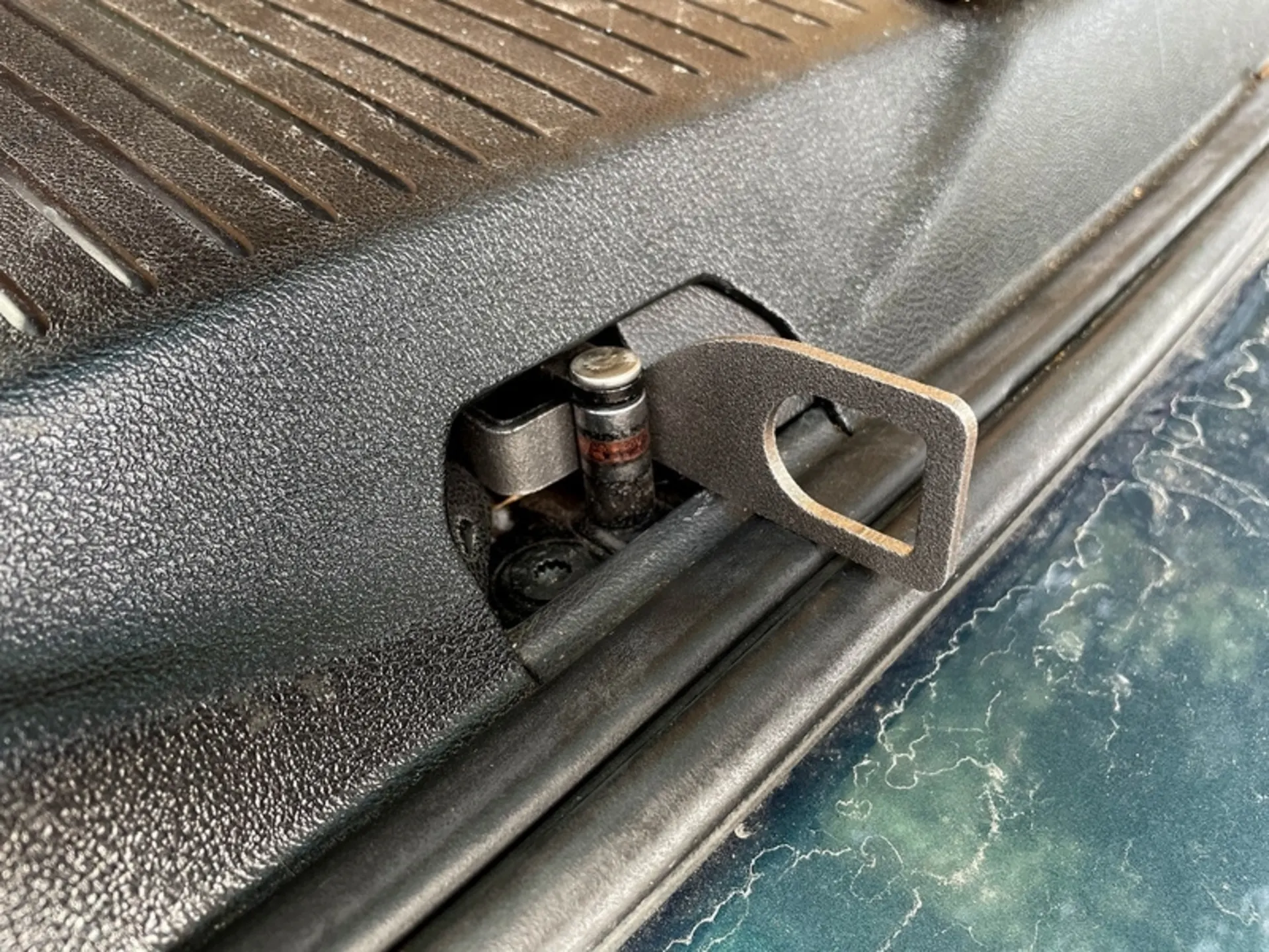 Heckklappenaufsteller für VW T6 / T5 / T4 / Caddy, Mercedes Vito / Viano und Ford Custom