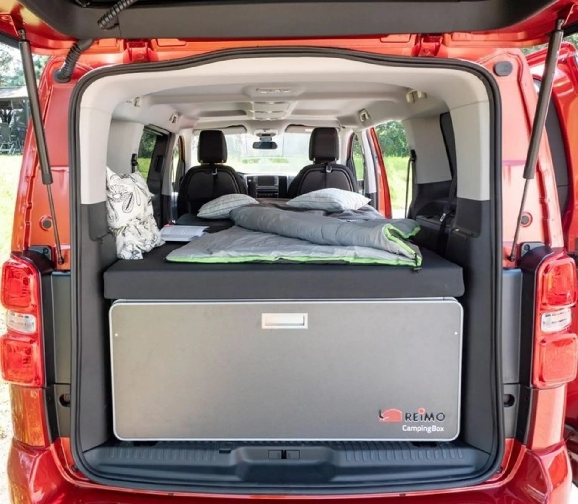CampingBox M rehausse le lit pour une surface de couchage de 195x120 cm