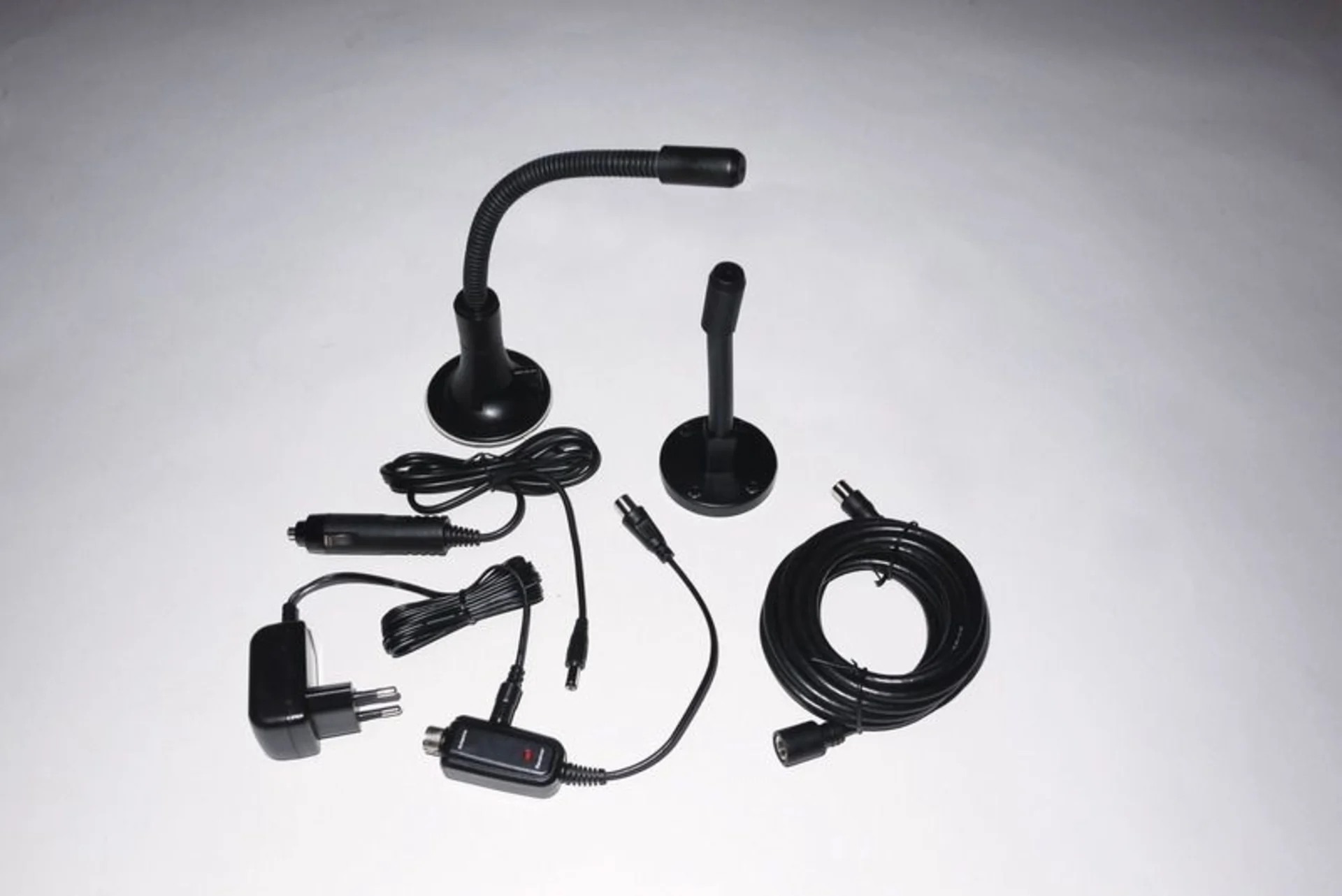 Carbest Eric - Digitale In- und Outdoor DVB-T2-Antenne