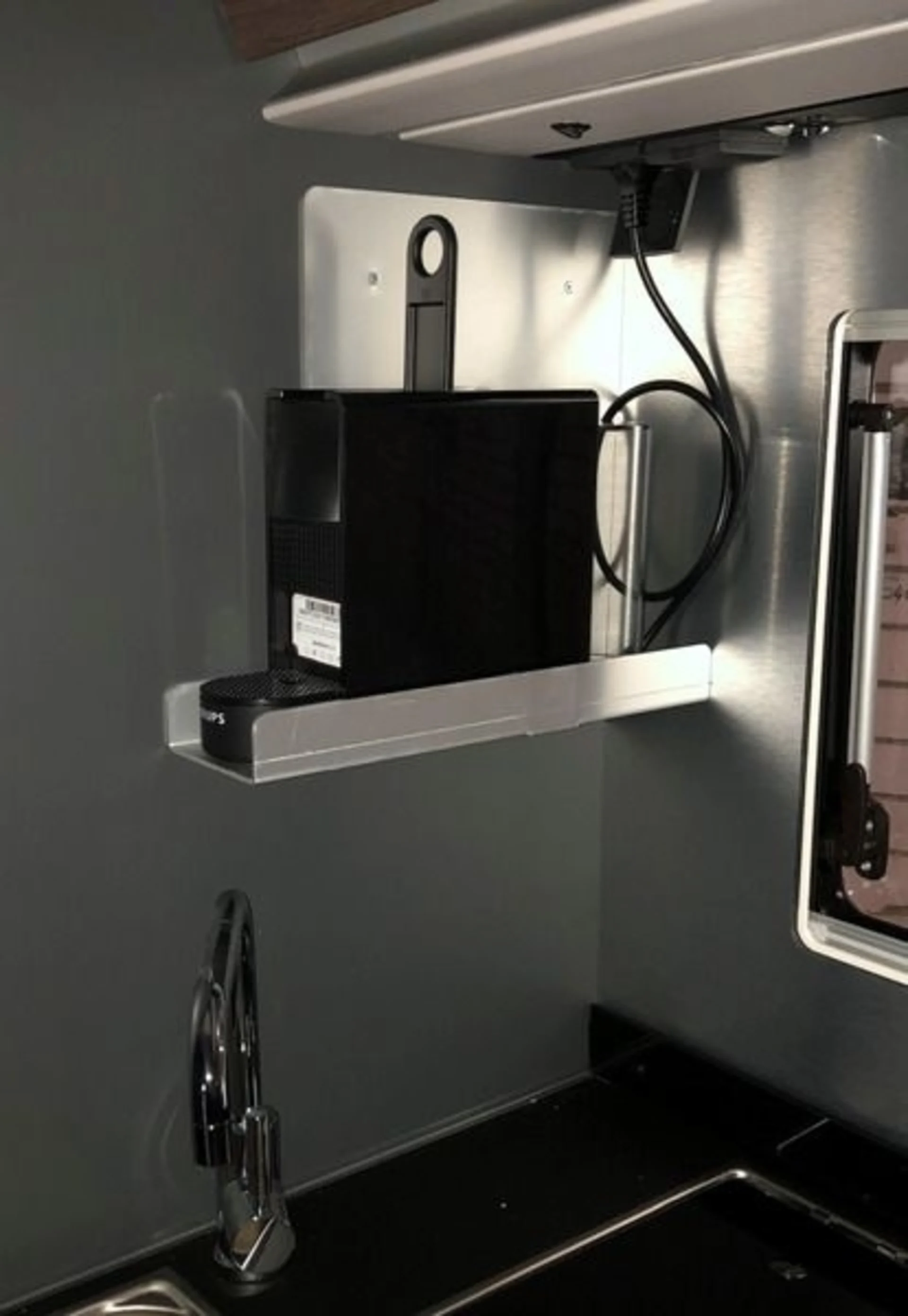 Support de machine en aluminium pour les machines à café Nespresso (max, 86mm) sans matériel de fixation