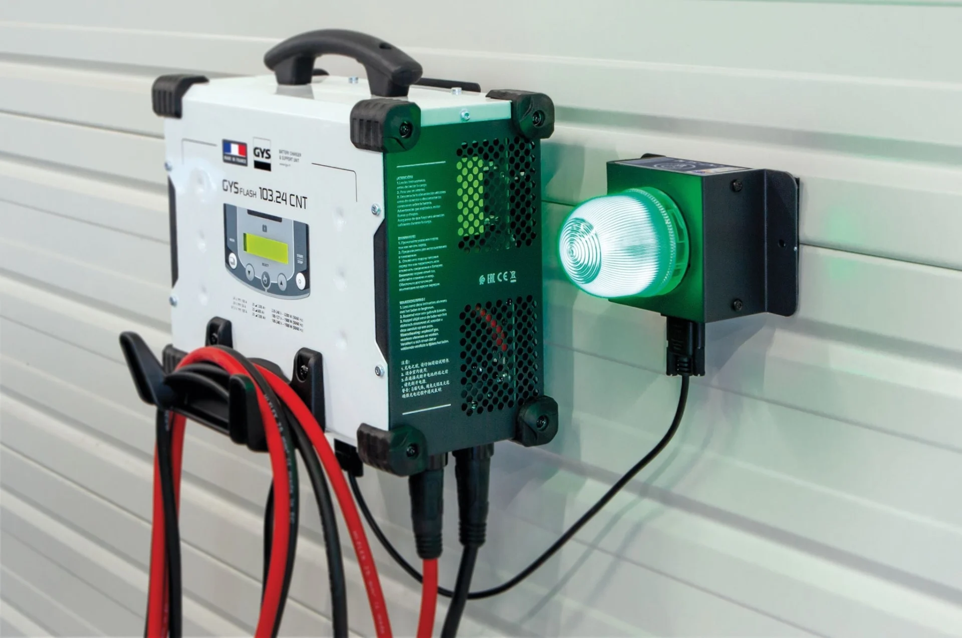 GYSFLASH - 103.24 CNT FV Chargeur d'atelier 6 - 12 V - 24 V - 100 A 340 x 150 x 250 mm, câble de 5 m, 25 mm² GYSFLASH - 103.24 CNT FV Chargeur d'atelier 6 - 12 V - 24 V - 100 A 340 x 150 x 250 mm, câble de 5 m, 25 mm²