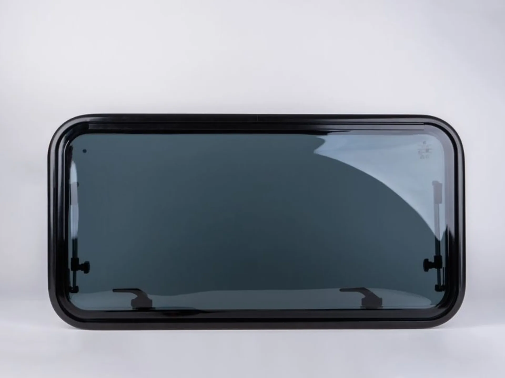 Fenêtre à projection Polyvision Curved 280x380 pour surfaces extérieures bombées