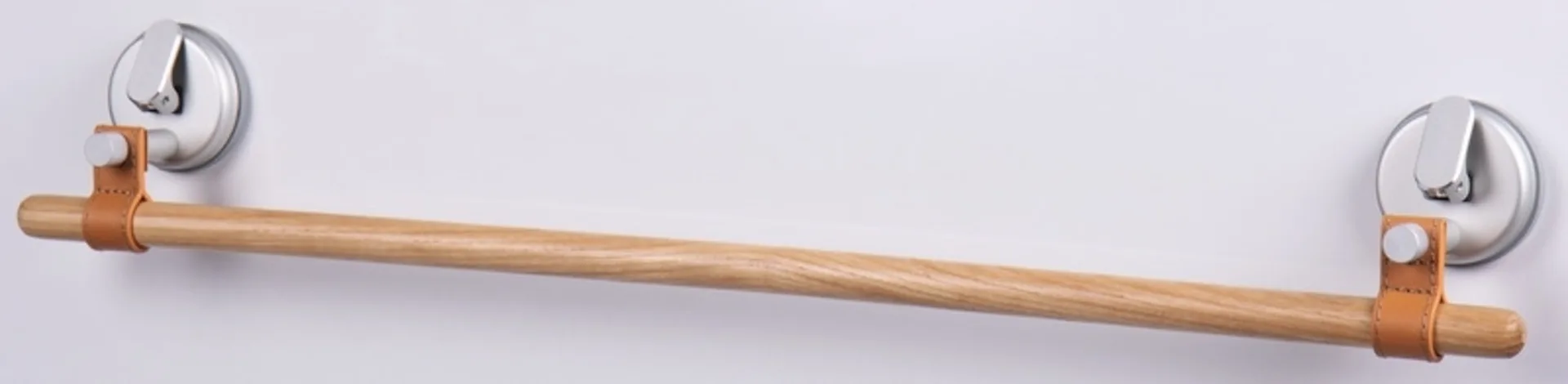 Barre porte-serviettes en bambou et similicuir pour les vacances