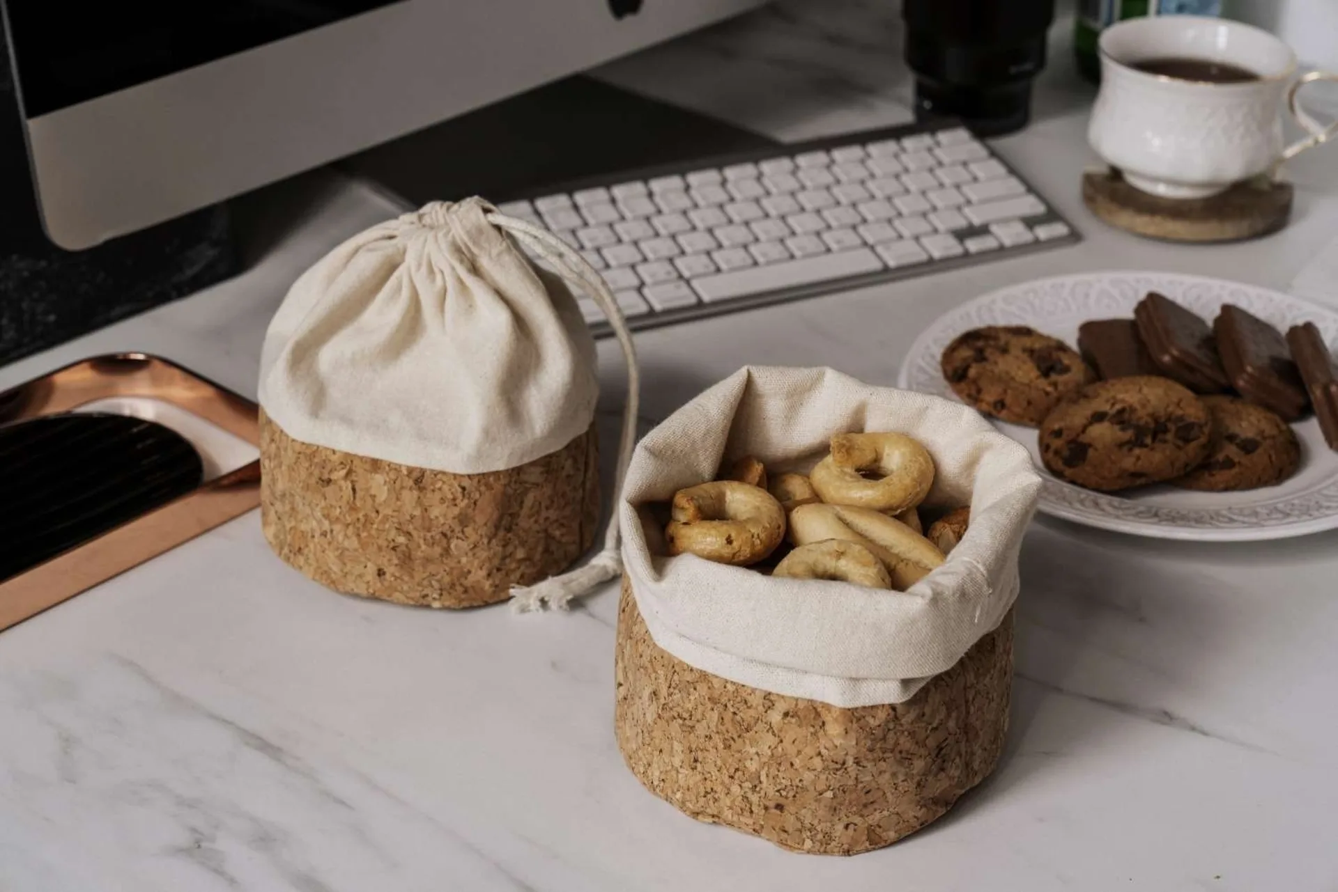 Nuts Innovations : sac à pain « Corbeille de fruits » en liège avec cordon, petit format