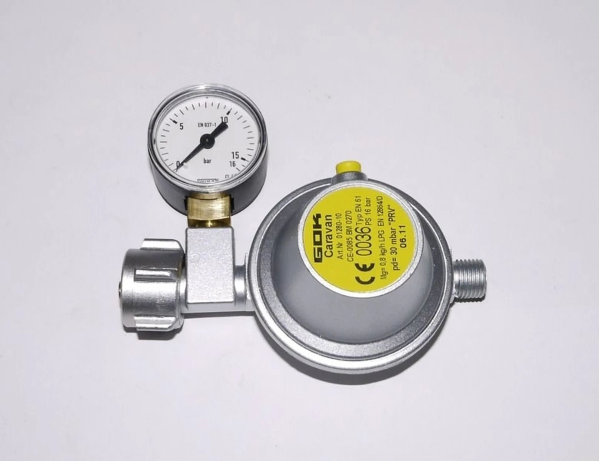 Gasregler mit Manometer und 8 mm Anschluss für Gasflaschen