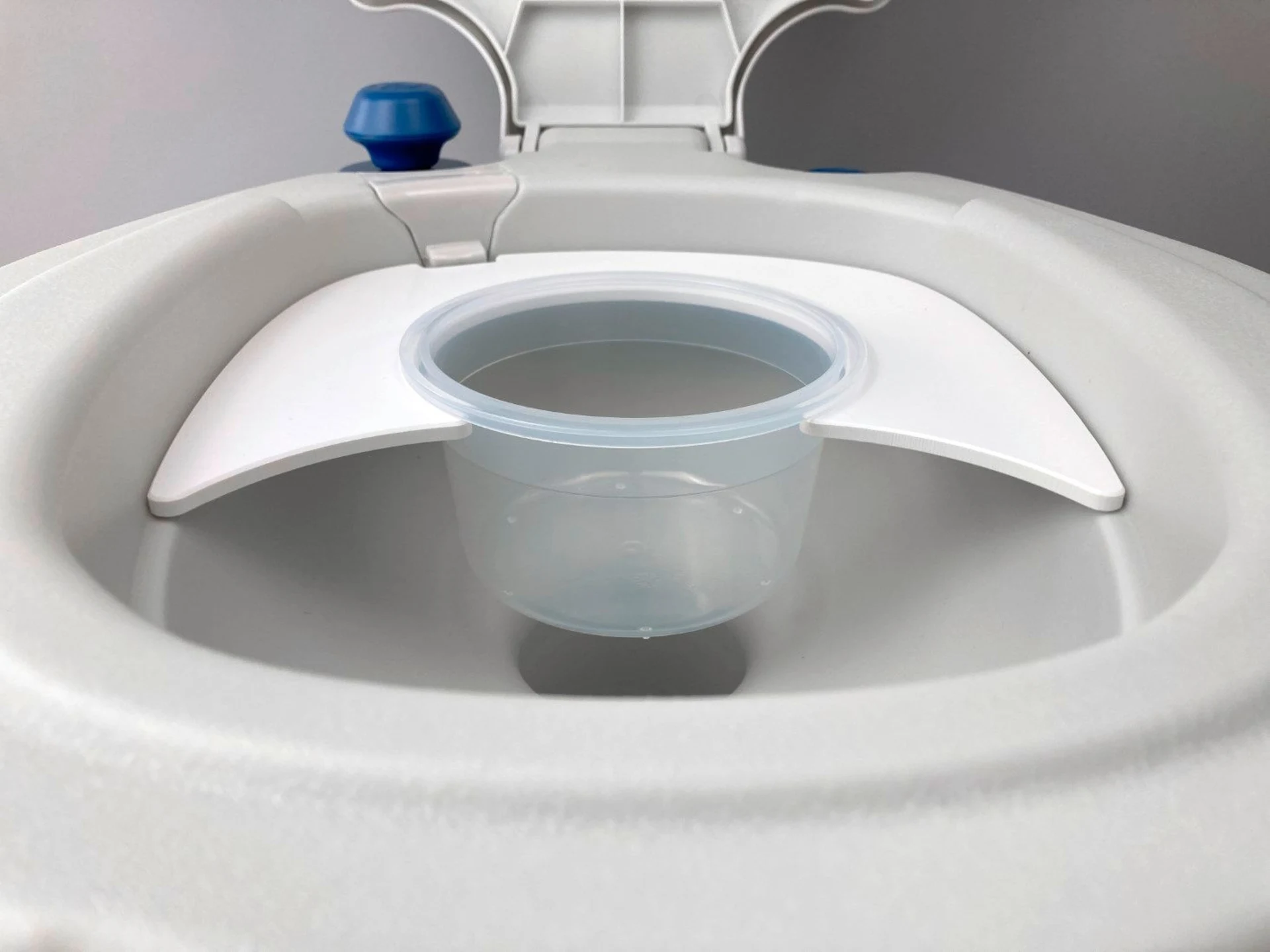 Kit d'insert pour toilettes à séparation Flexaport, compatible avec le modèle Campingaz 20 L en PVC blanc, avec 50 sacs anti-odeurs et un soudeur de film de 15 cm inclus Kit d'insert pour toilettes à séparation Flexaport, compatible avec le modèle Campingaz 20 L en PVC blanc, avec 50 sacs anti-odeurs et un soudeur de film de 15 cm inclus
