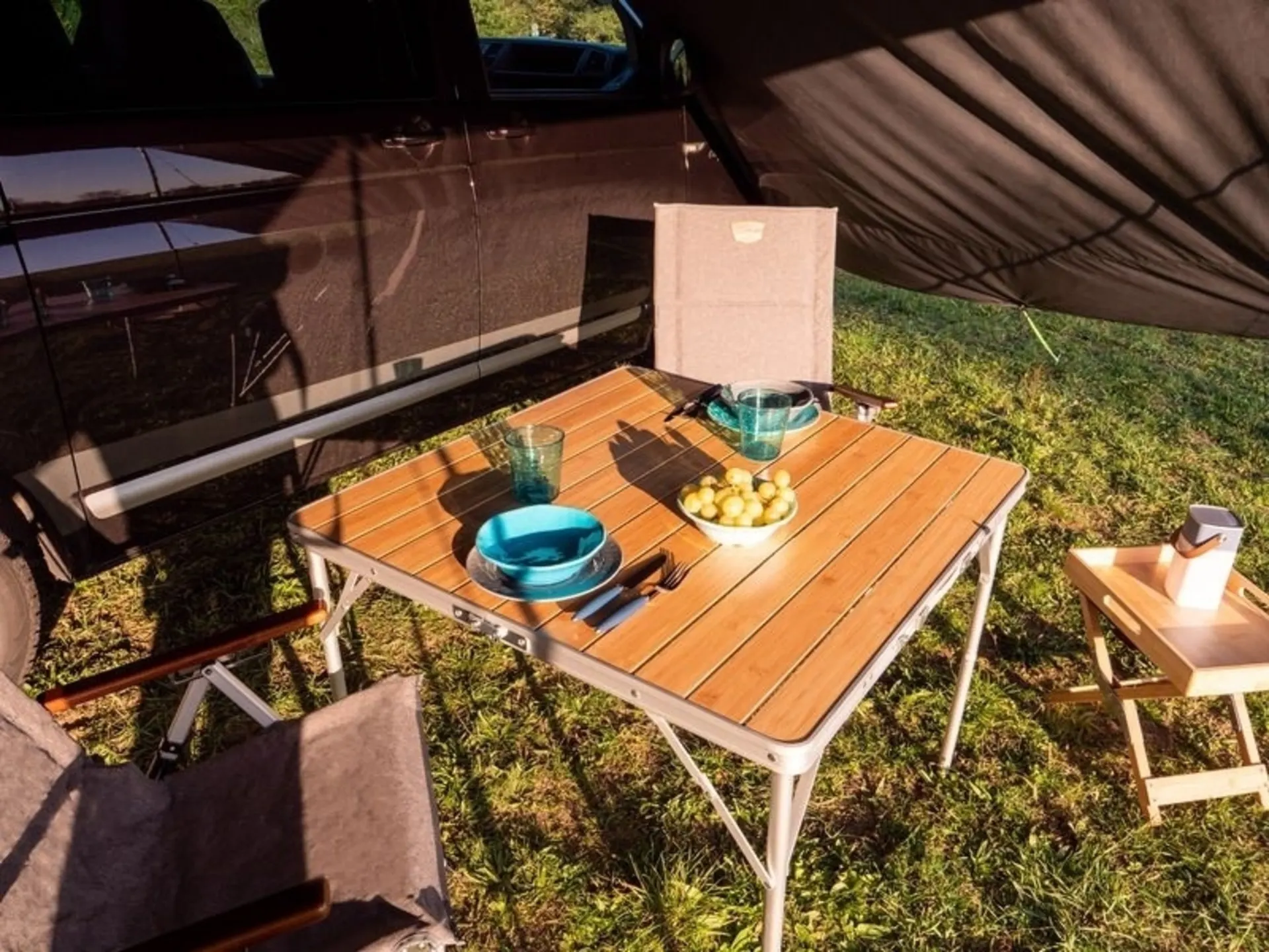 Table de camping pliante en bambou avec plateau, 120x90x70cm