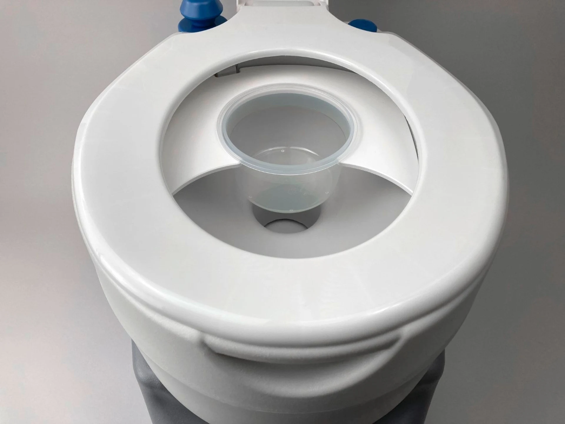 Kit d'insert pour toilettes à séparation Flexaport, compatible avec le modèle Campingaz 20 L en PVC blanc, avec 50 sacs anti-odeurs et un soudeur de film de 15 cm inclus Kit d'insert pour toilettes à séparation Flexaport, compatible avec le modèle Campingaz 20 L en PVC blanc, avec 50 sacs anti-odeurs et un soudeur de film de 15 cm inclus