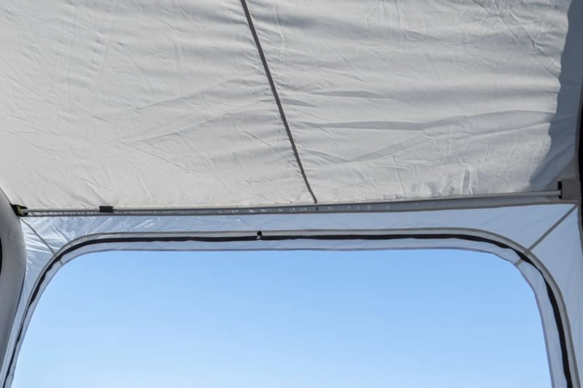 Adria Action Air 391 - Luft-Sonnensegel und Vorzelt