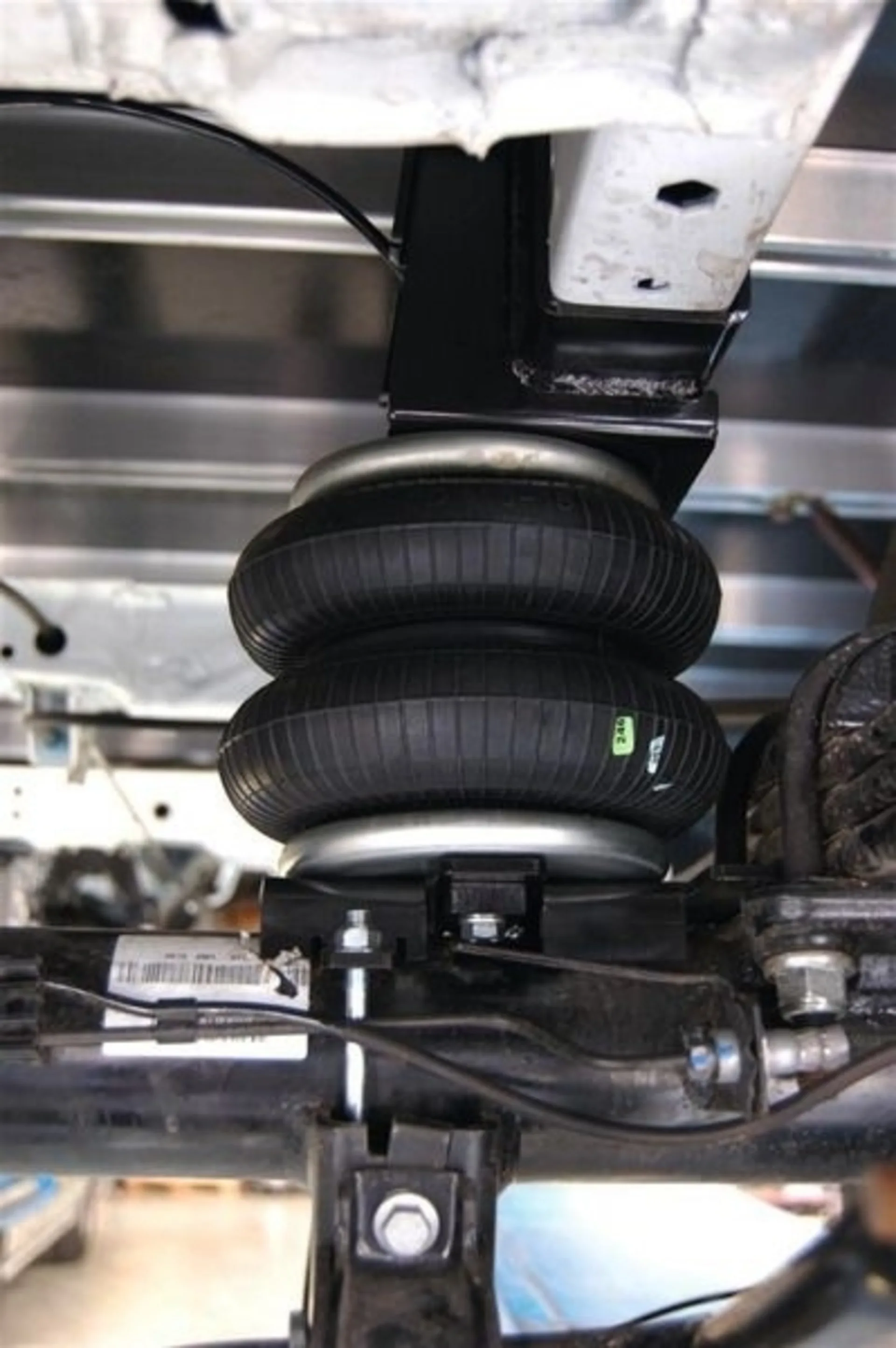Zusatzluftfedern für Fiat Ducato250 /Boxer /Jumper ab Bj,6/06 - Basis-Set zur Entlastung des Fahrzeughecks und Verringerung der Wankneigung