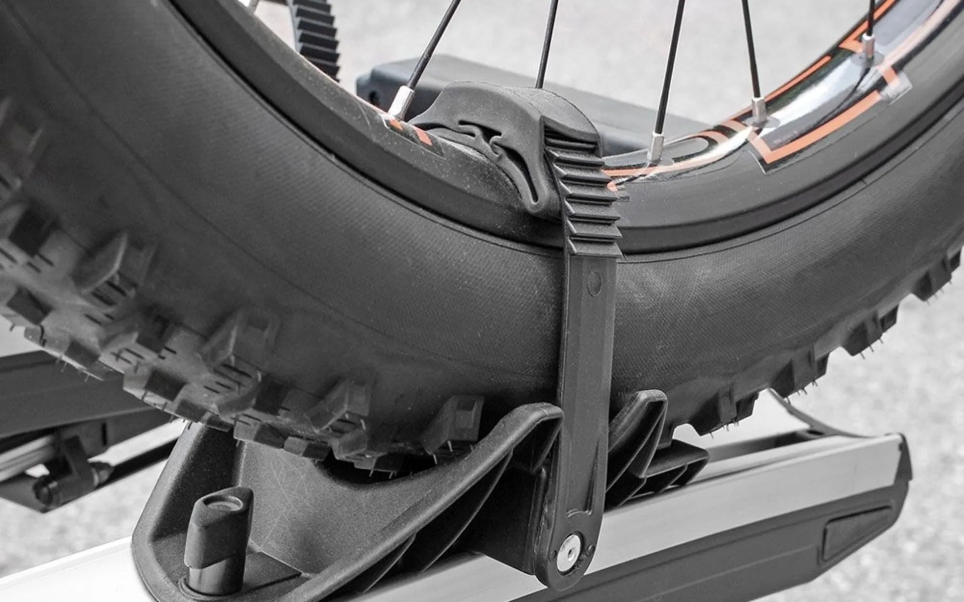 Arrêt de roue Eufab pour pneus larges jusqu'à 3,25 pouces