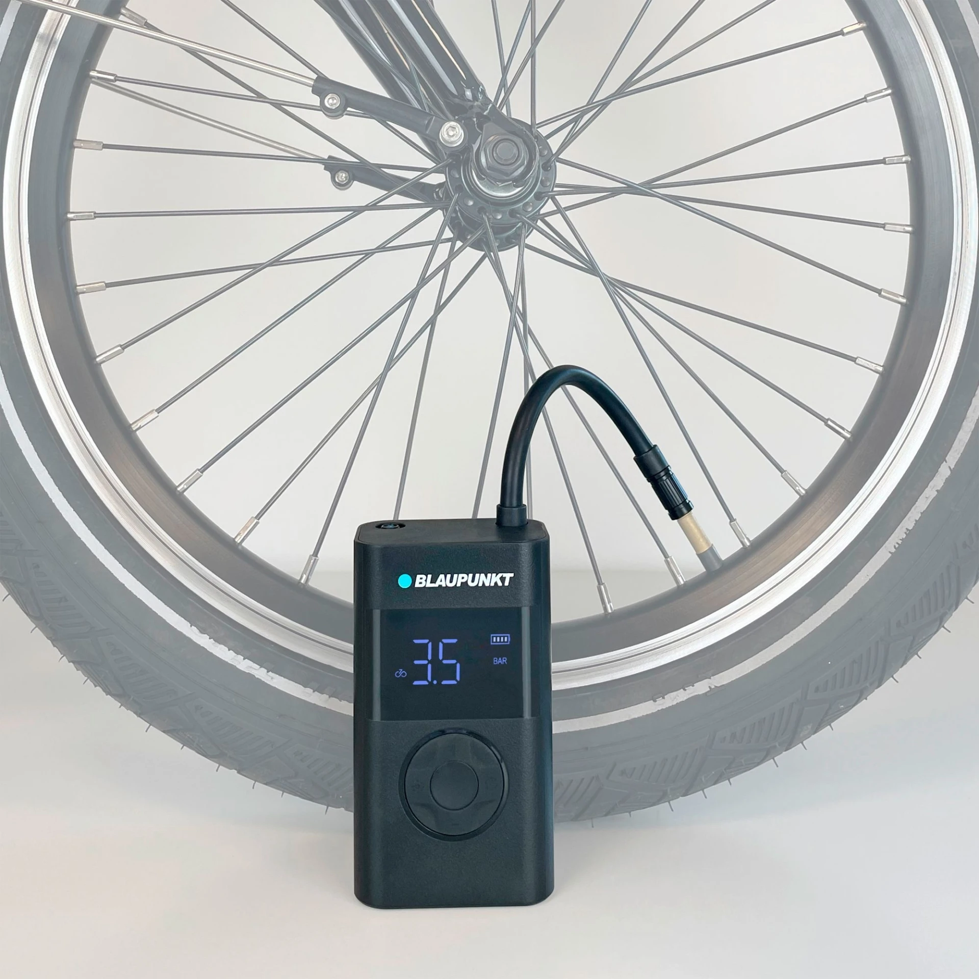 Blaupunkt Tragbare Akku-Luftpumpe TPM 124 mit Powerbank-Funktion / integrierter LED