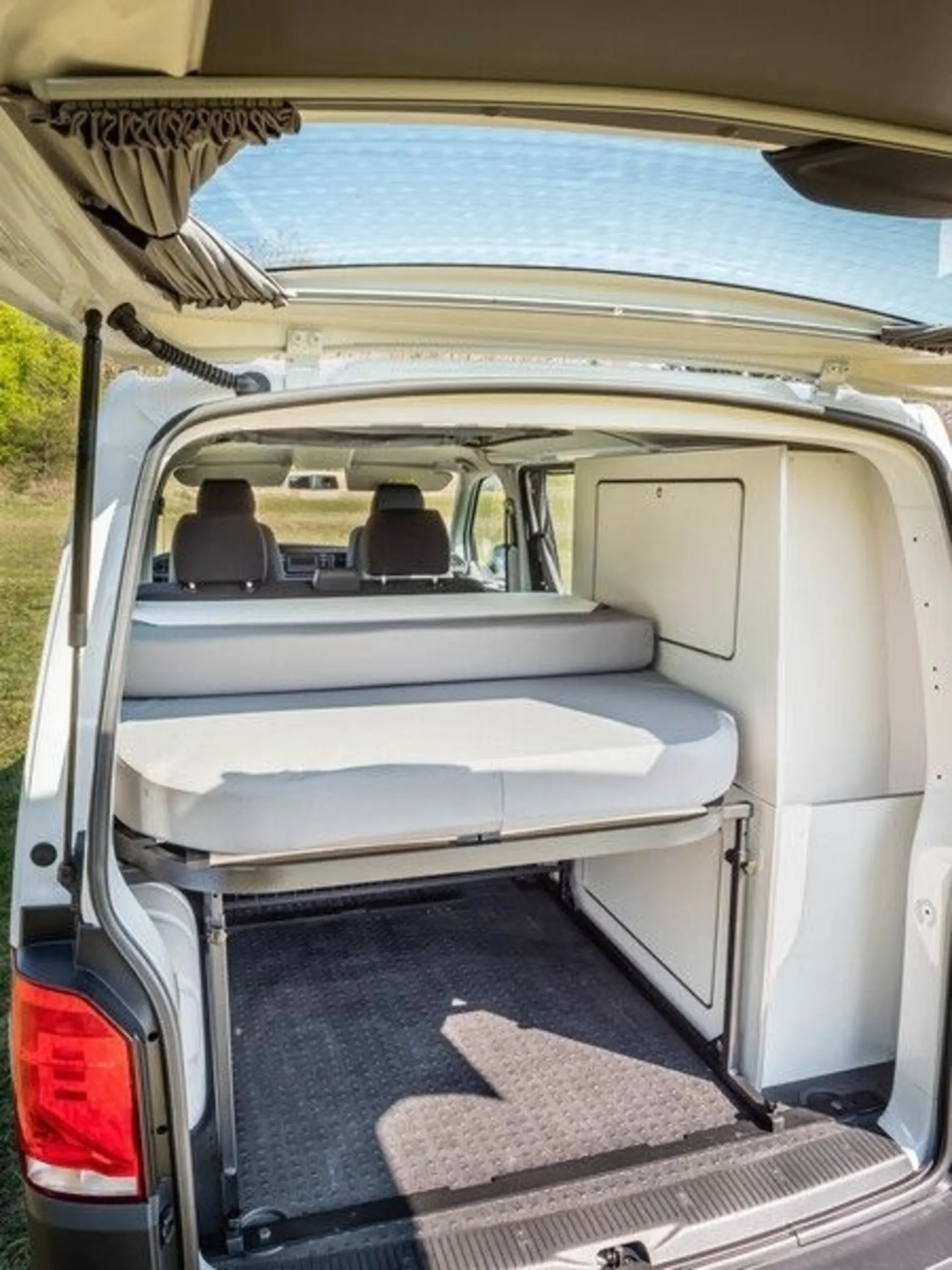 Volkswagen T6/5 Bike & Surf Maxi-Bett mit Matratze