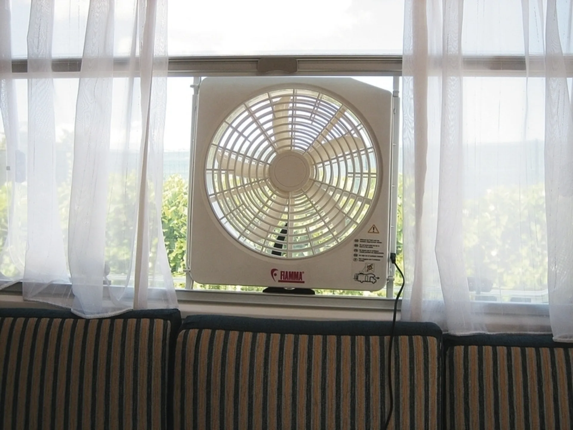 Fiamma Turbo Kit ventilateur 12 V pour lanterneaux de 40 x 40 - 50 x 70 cm