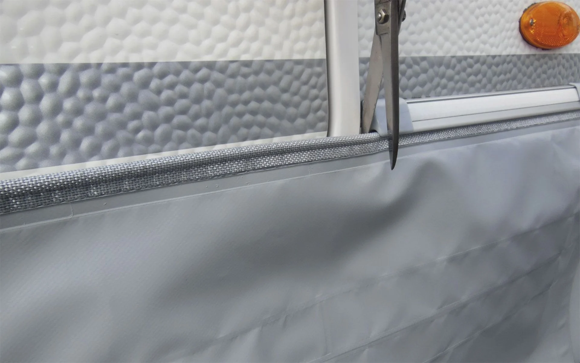 Hindermann Universal Bodenschürze für Wohnwagen / Caravan 500 cm