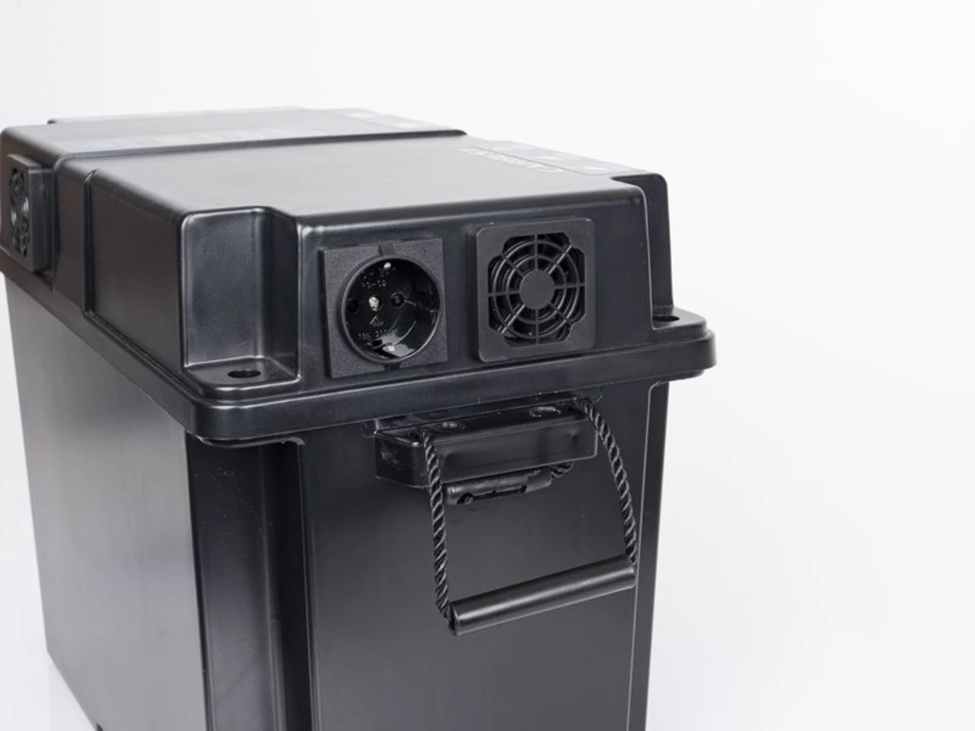 LithPowerUnit 80 - Multifunktionale Power Unit mit 1024 Wh LiFePO4 Batterie, Sinus-Wechselrichter 1000 W und MPPT-Solarregler