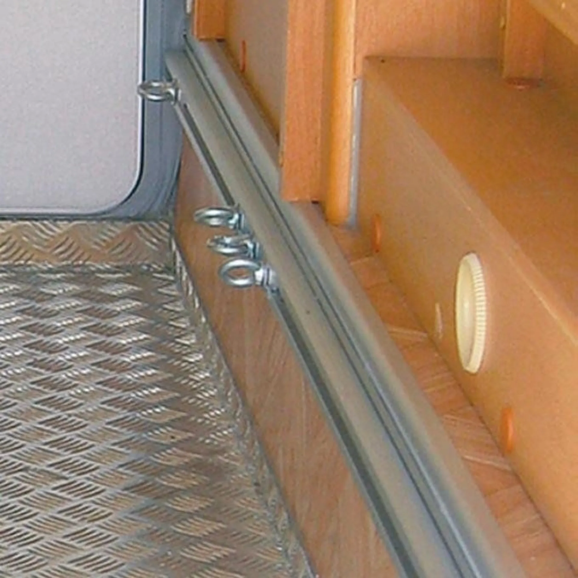 Barres de garage Fiamma multifonctions