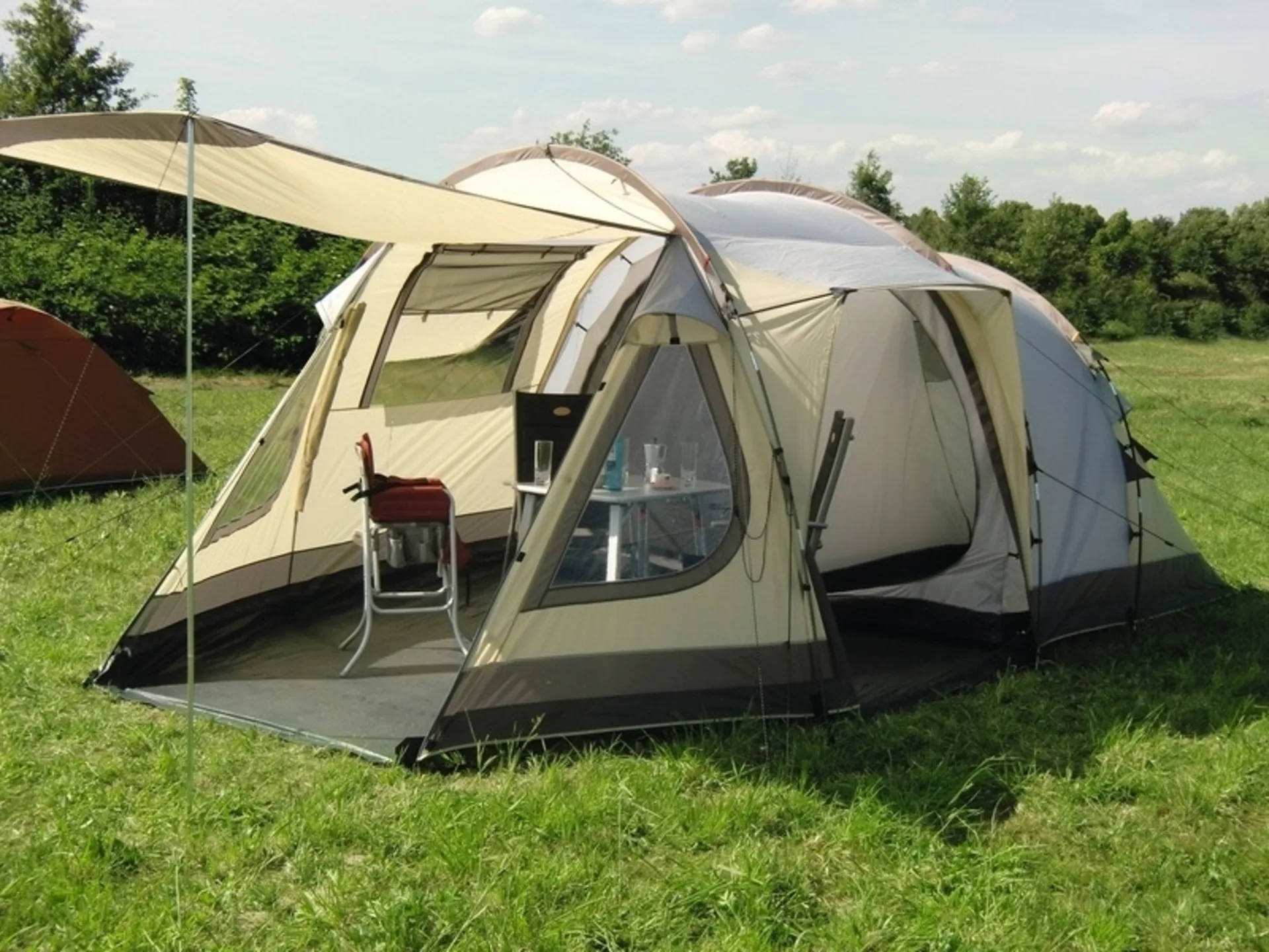 Tente de camping Dakota Z5 Deluxe - Tente familiale 4 personnes avec 2 cabines de couchage et tapis de sol Tente de camping Dakota Z5 Deluxe - Tente familiale 4 personnes avec 2 cabines de couchage et tapis de sol