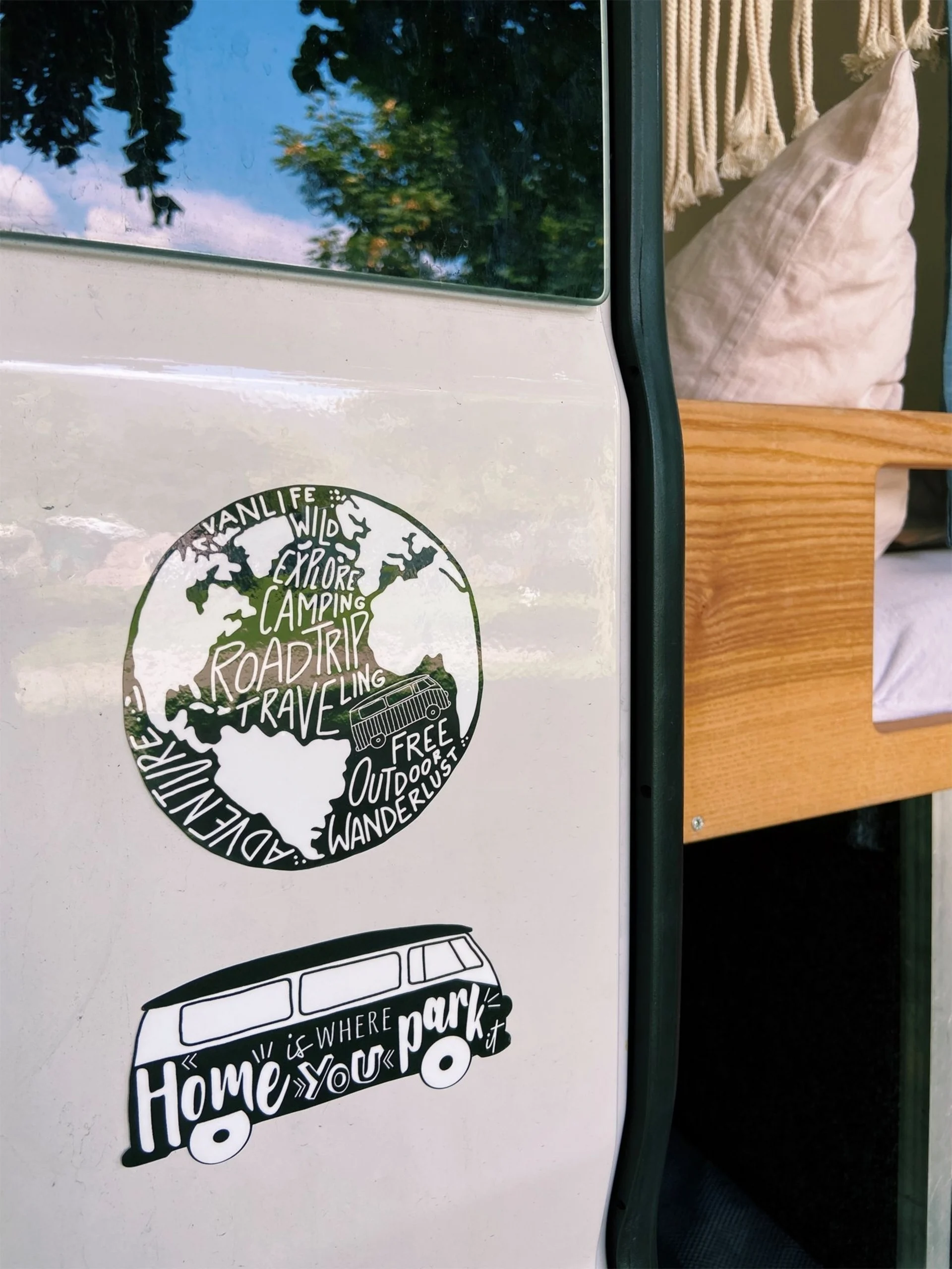 Advanture Shop « Home is where you park it » Autocollant pour voiture 11 x 5,3 cm