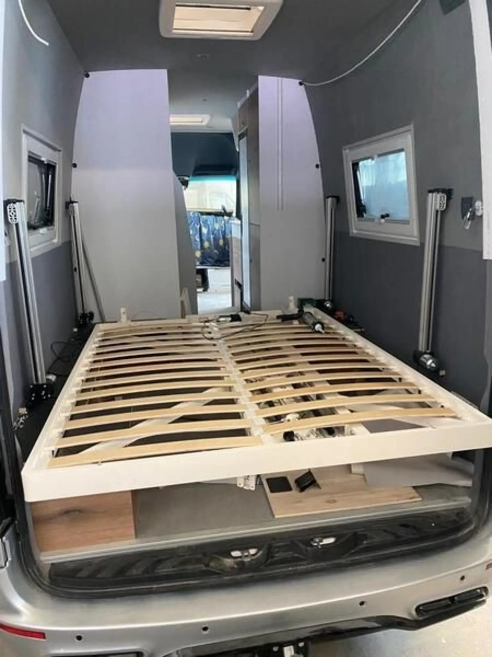 Elektrisches Hubbett für Vans und Reisemobile - 1853/1761 x 1400 mm