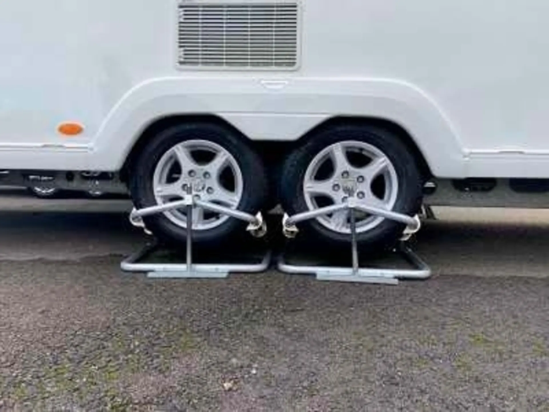 Milenco Cargo Bar barre d'arrêt de charge petite 50-91 cm