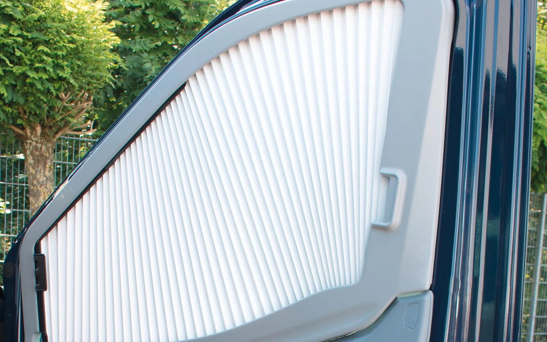 Remis Fahrerhausverdunkelung REMIfront IV rechtes Seitenfenster für Ford Transit (Modell V363) 2014 - 2019