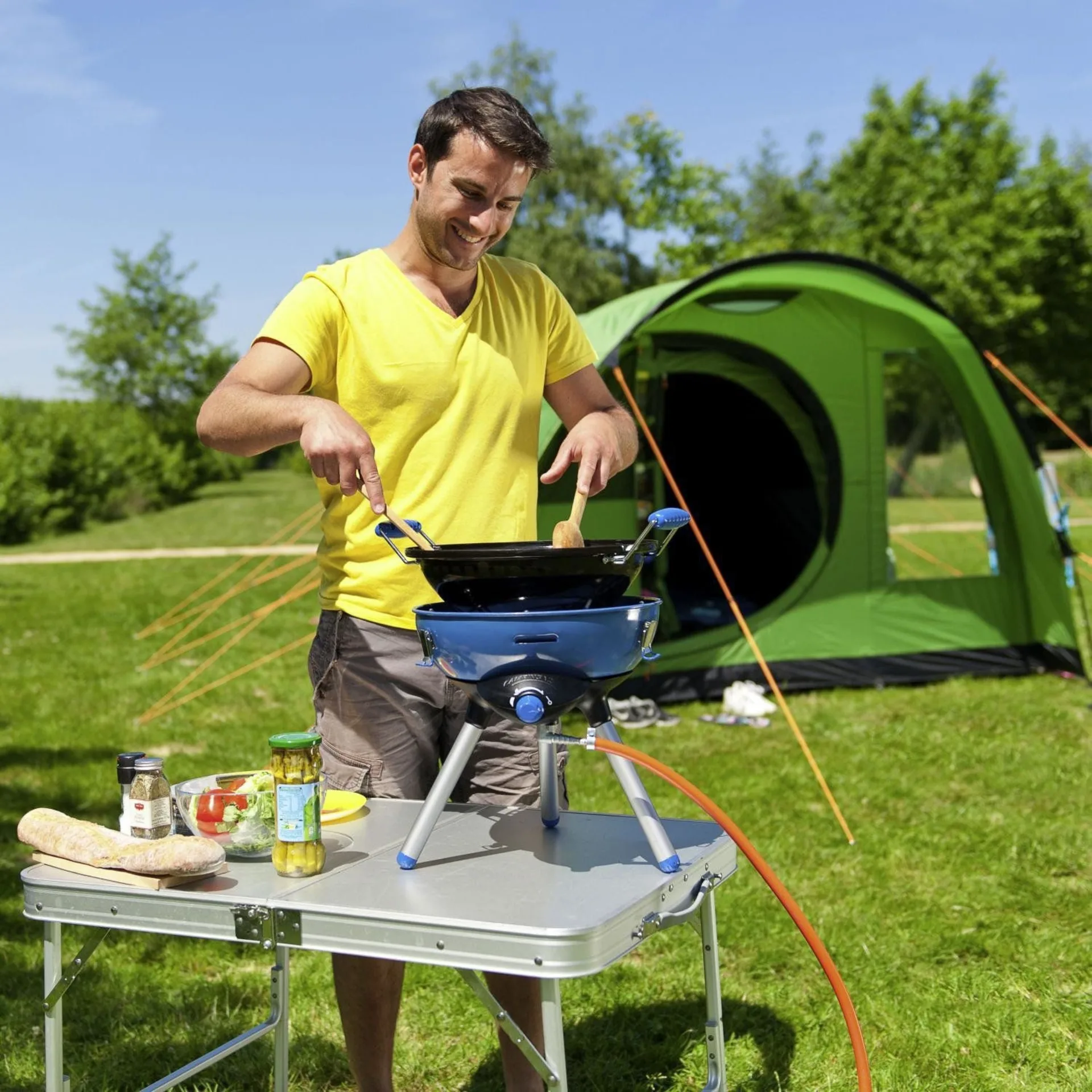 Campingaz 400 Party Gasgrill mit Gasflasche betrieben