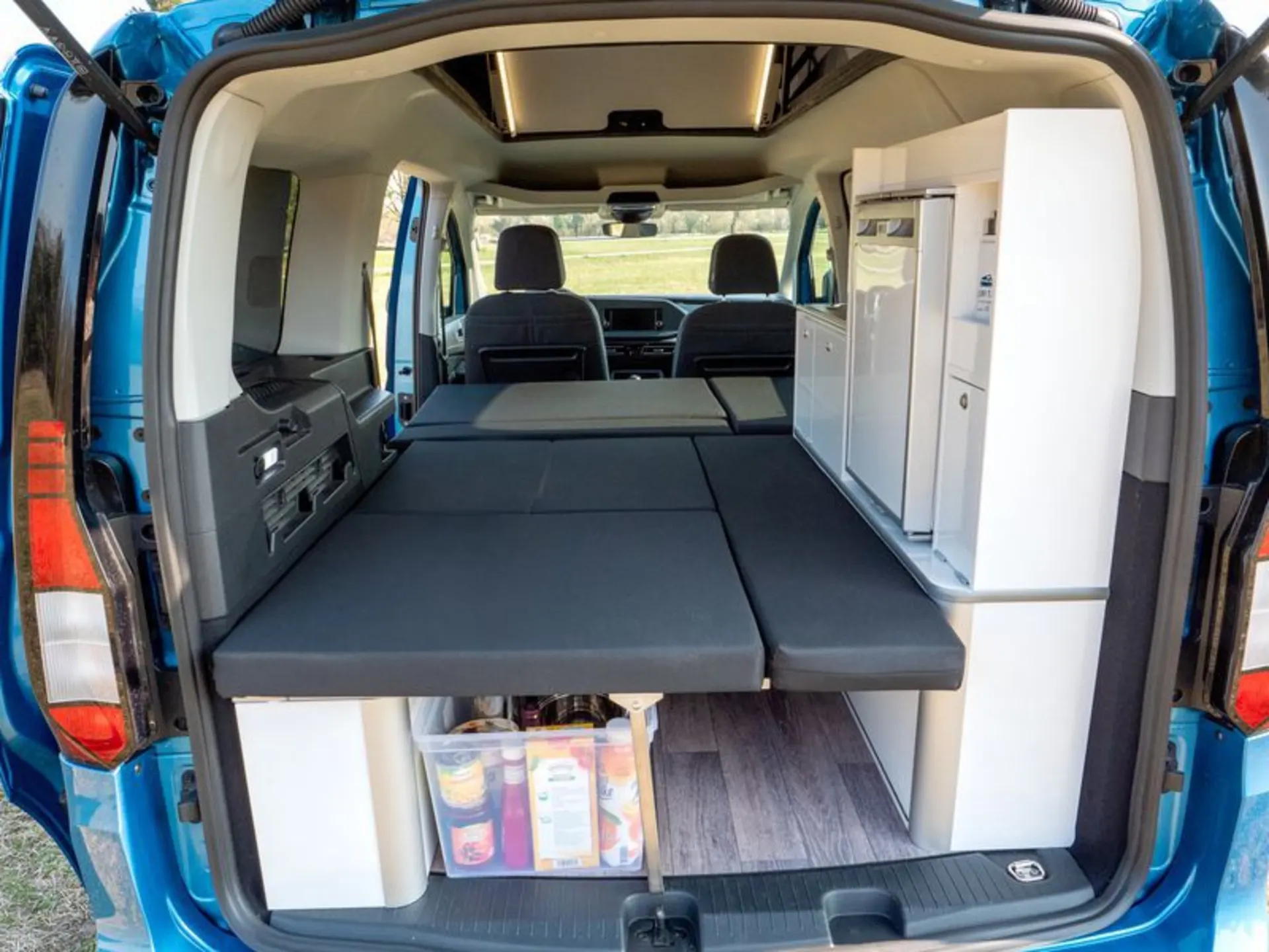 Camp Bett mit Klappsitzbank für VW Caddy 5 L2 (nur in Verbindung mit Möbelzeile Art,-Nr, 14501)