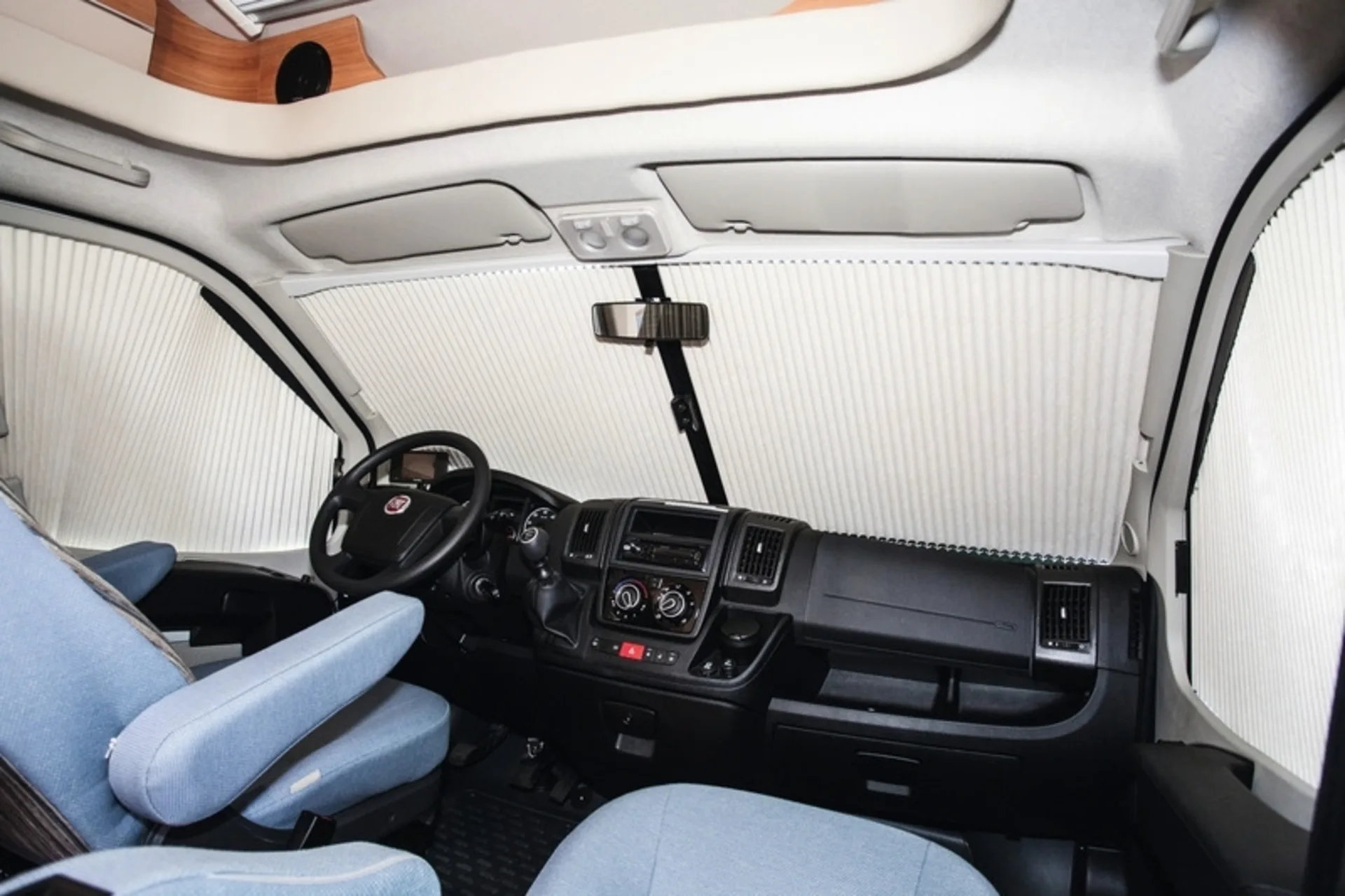 Remis Fahrerhausverdunkelung REMIfront IV Frontscheibe (Licht- und Regensensor am Innenspiegel) für Ford Transit (Modell V363) ab 2019