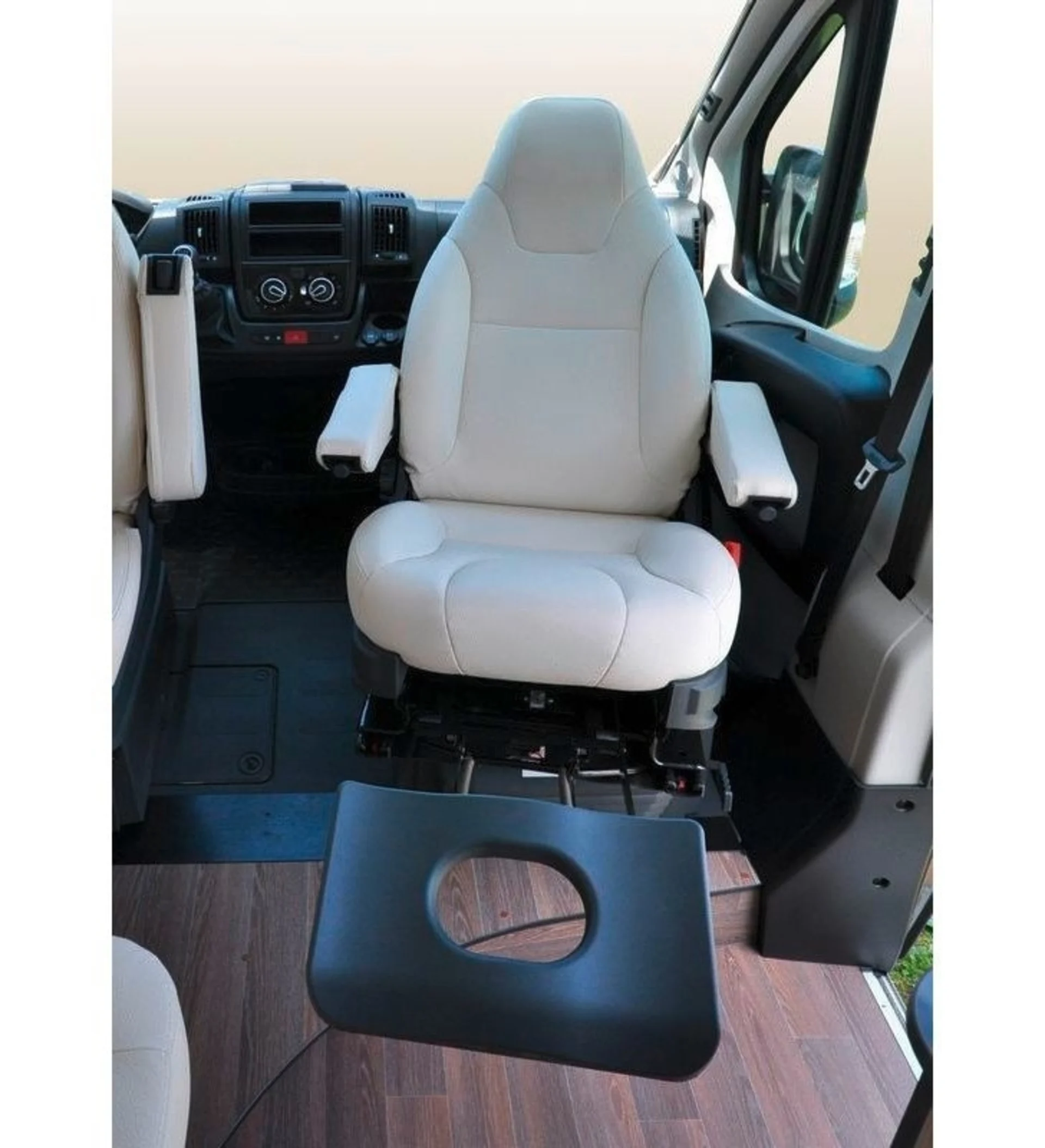 CTA Relax Seat System repose-pieds avec Wi-Fi pour les modèles de véhicules à partir de 2006