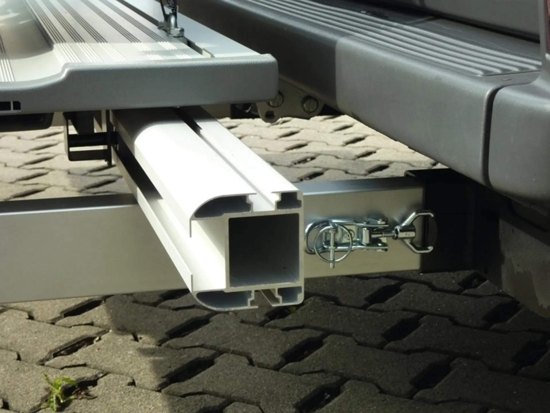 Porte-moto pour Fiat Ducato, Peugeot Boxer et Citroën Jumper à partir de l'année de construction 2007 avec une longueur de 6 mètres Porte-moto pour Fiat Ducato, Peugeot Boxer et Citroën Jumper à partir de l'année de construction 2007 avec une longueur de 6 mètres