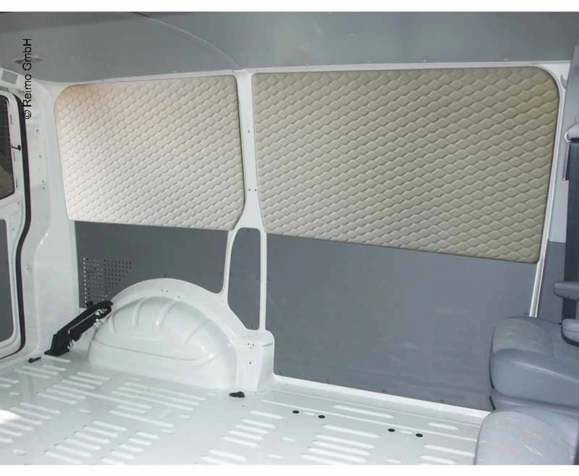 Habillage intérieur matelassé pour les bus VW T5/T6 sans fenêtre - arrière gauche