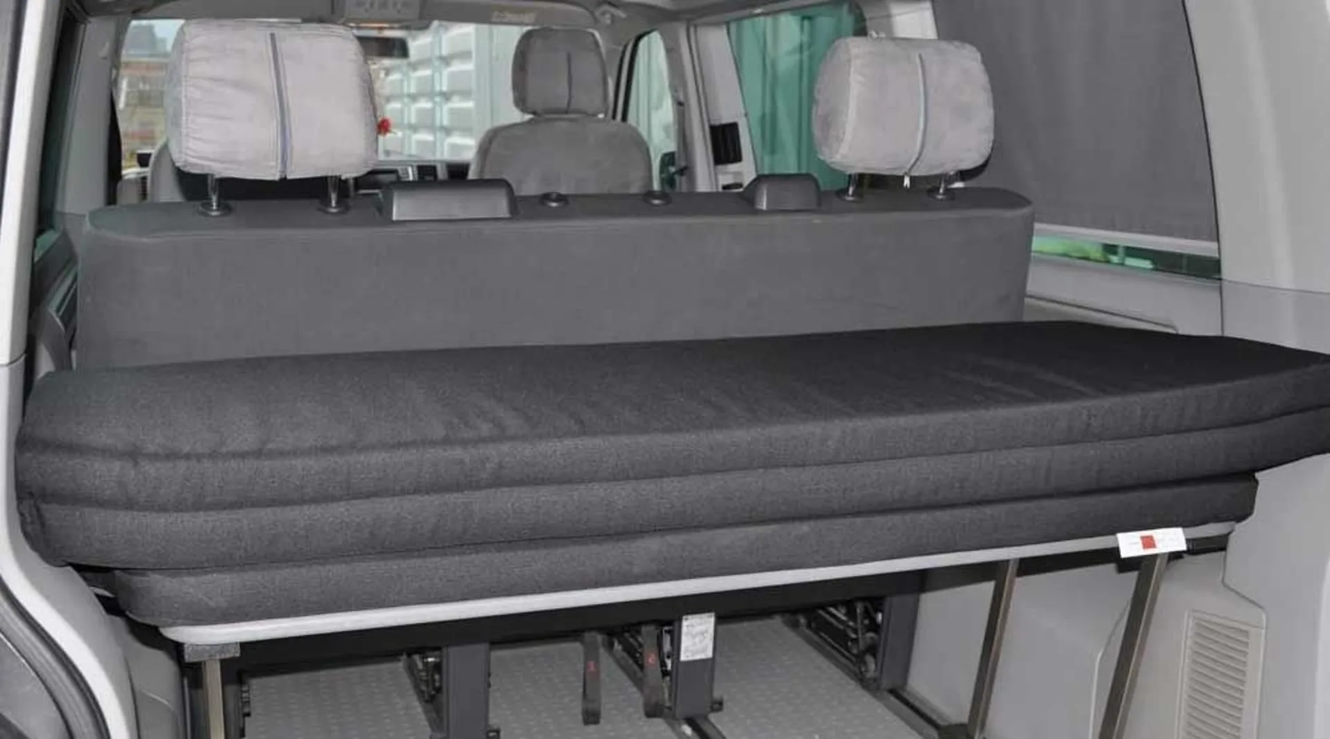BusBoxx Klappmatratze 3er Sitzbank VW T5 / T6 für Multifelxboard Schafauflage RG 50 / 50