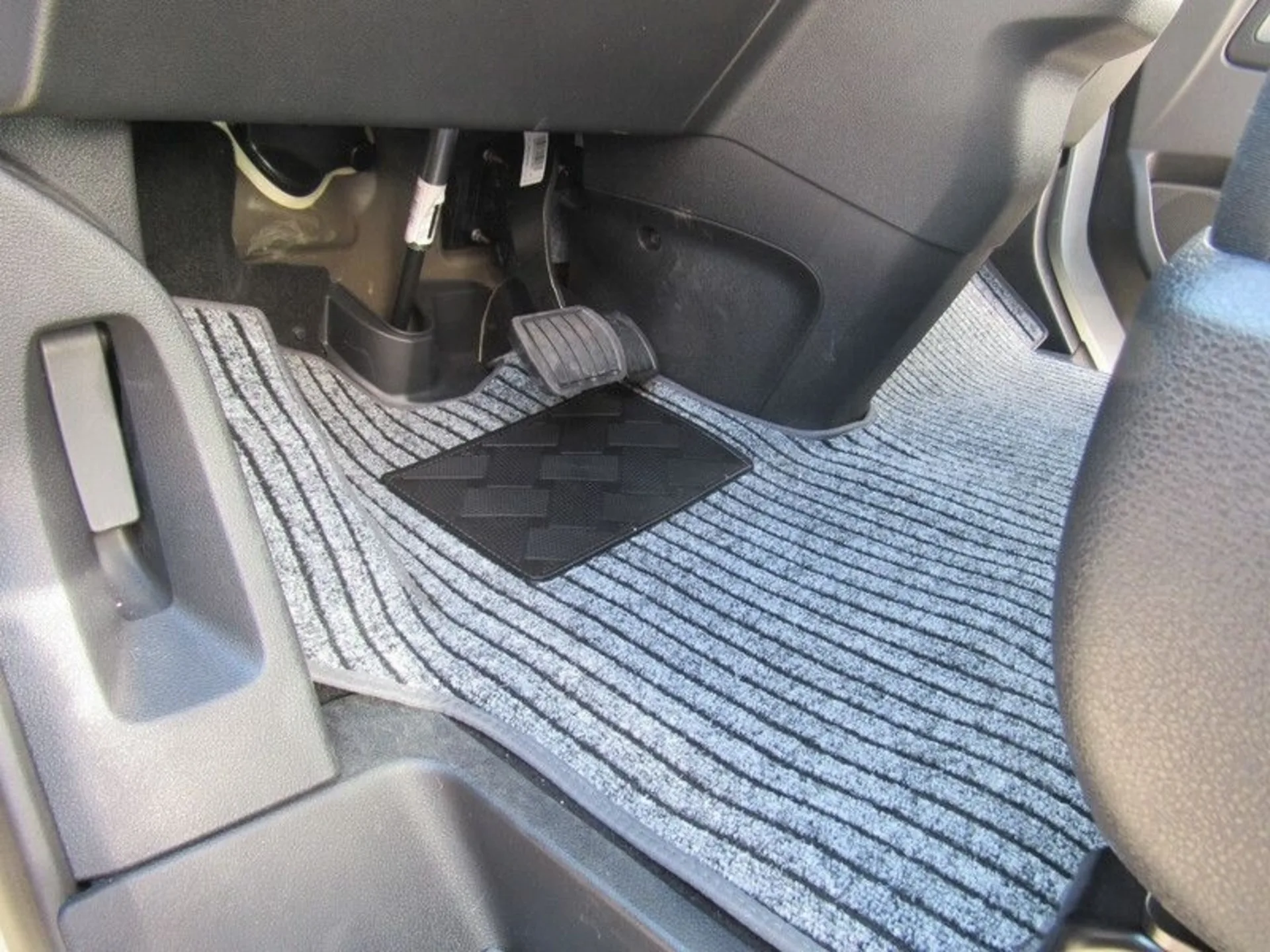 Fahrerhausteppich für Citroen Campster, Citroen Spacetourer, Peugeot Traveller und baugleiche Fahrzeuge von Pössl