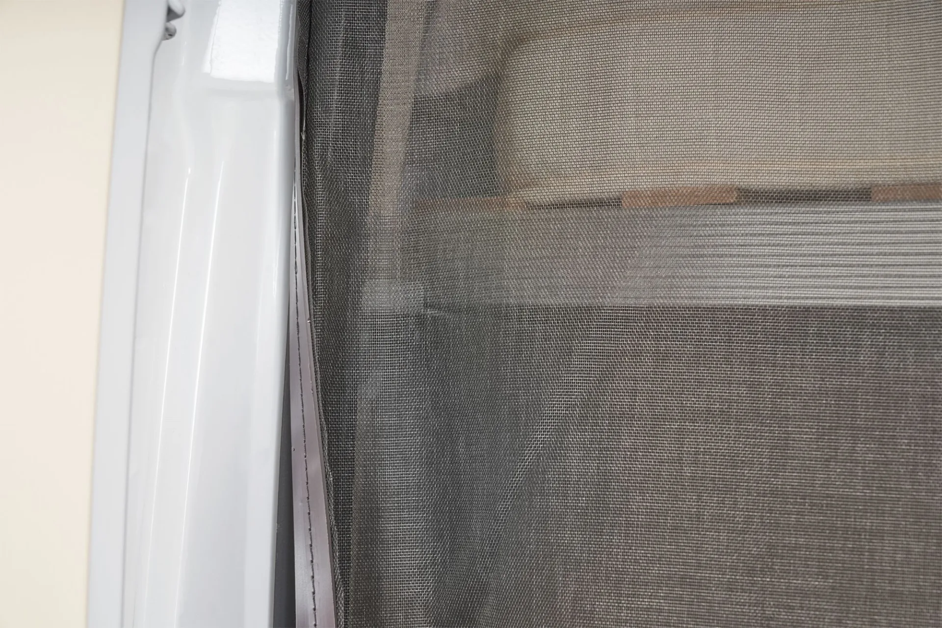 Rideau anti-insectes Hindermann pour hayon arrière du Ford Transit à partir de 2014 (7e génération) Rideau anti-insectes Hindermann pour hayon arrière du Ford Transit à partir de 2014 (7e génération)