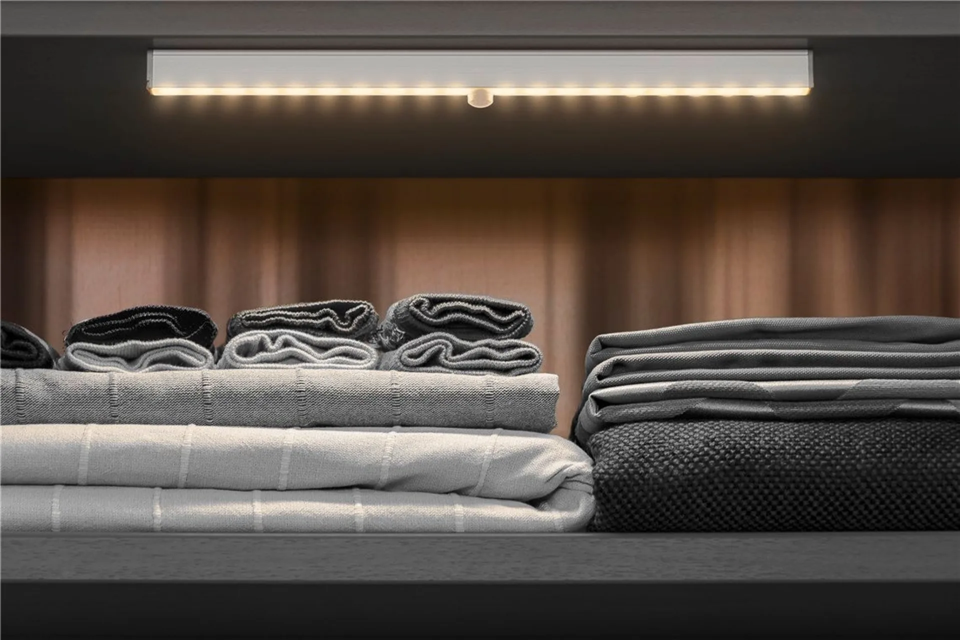 Goobay Luminaire d'agencement LED avec détecteur de mouvement 150 lumens 3000 Kelvin