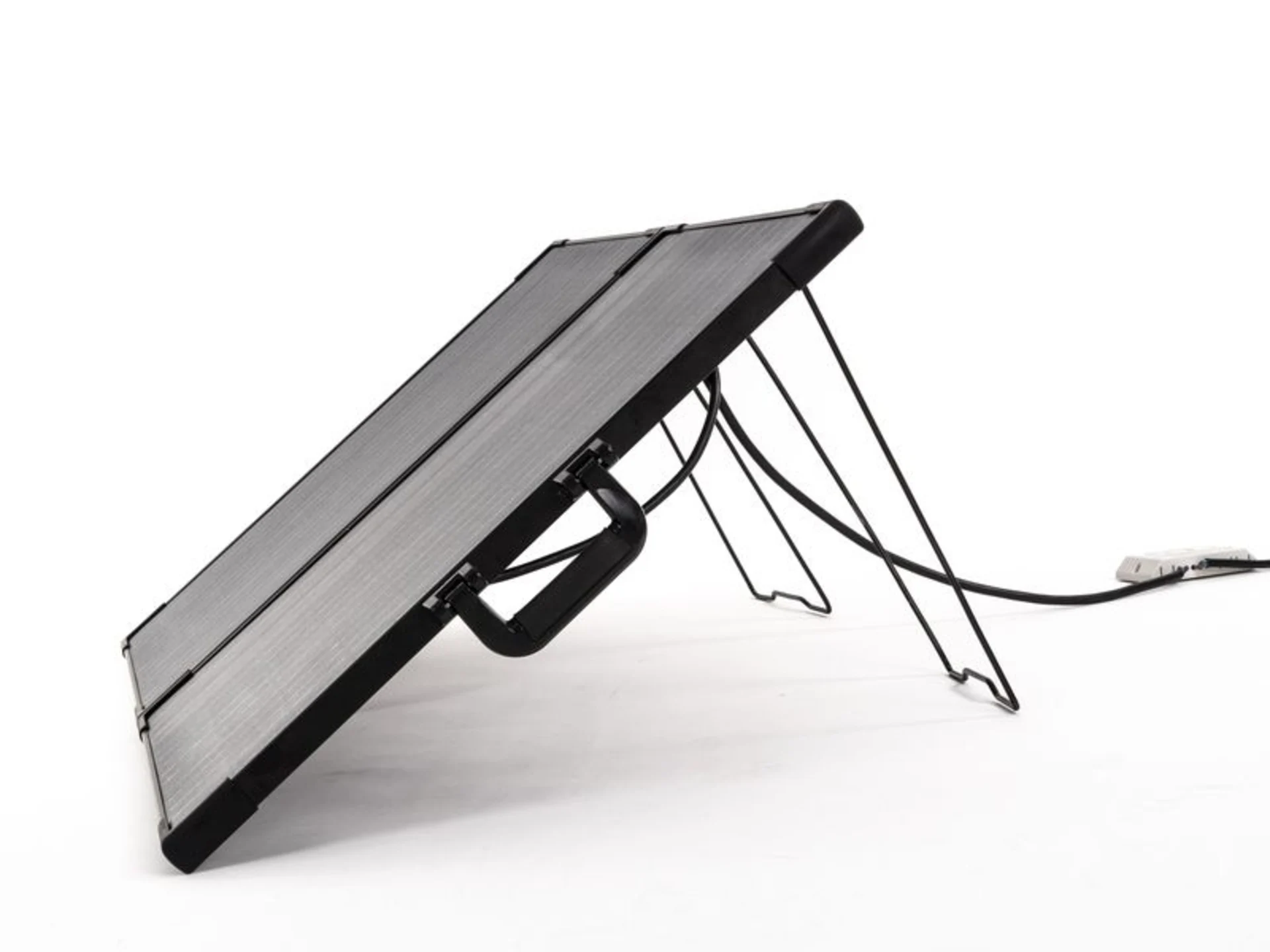 Kit valise solaire portable avec 130 watts de puissance et régulateur solaire