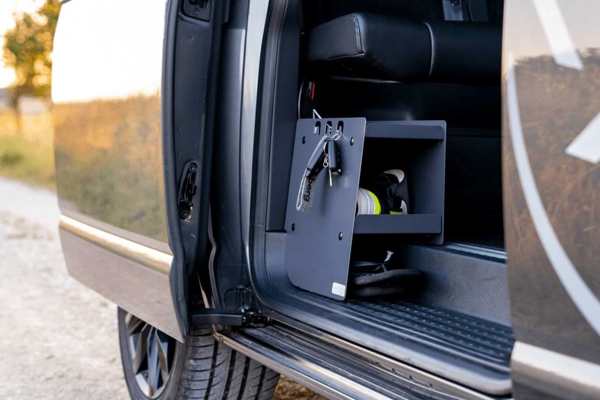 BusBoxx shoeBOXX VW T5 / T6 Étagère à chaussures pour le côté passager