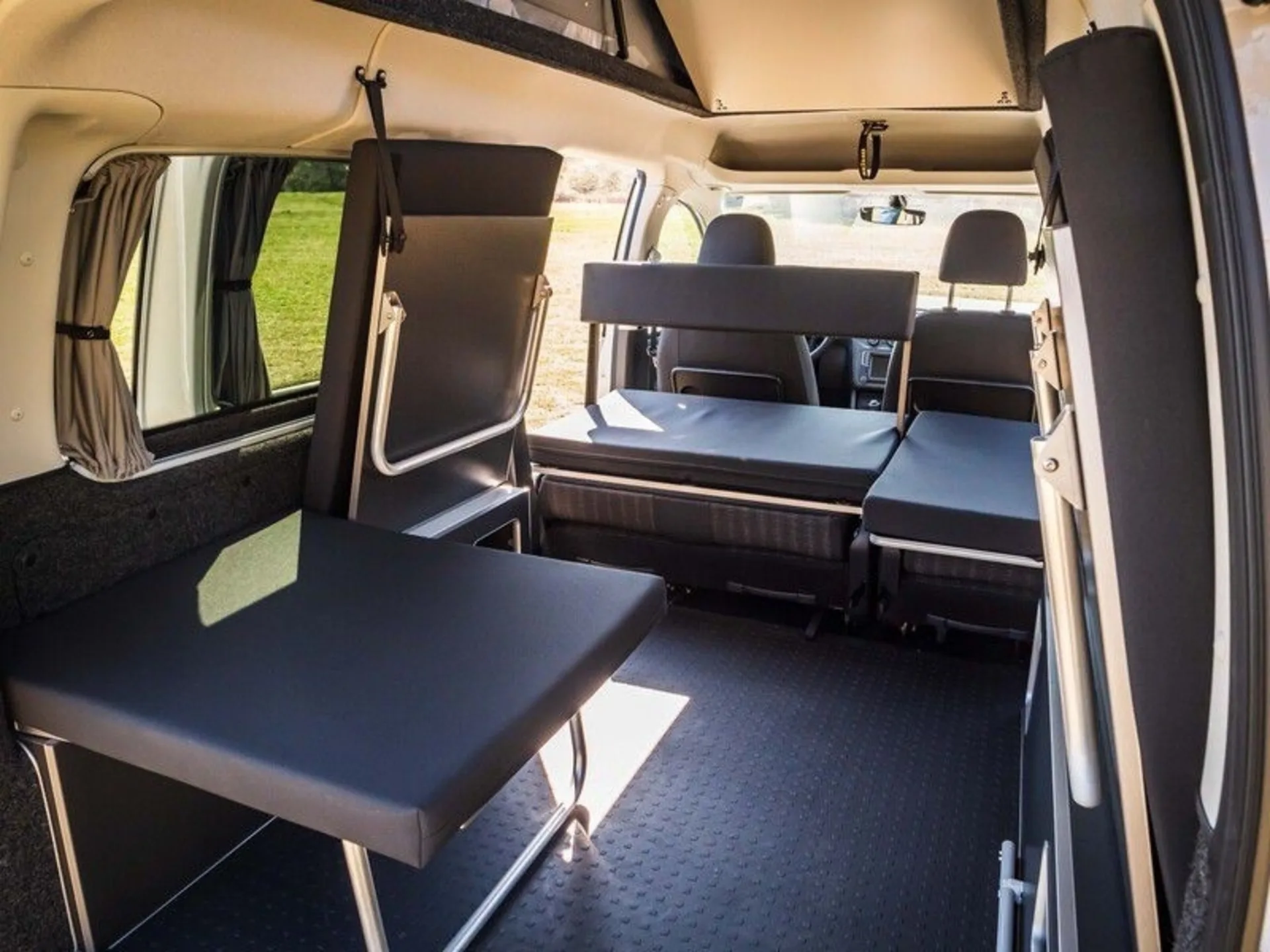 Lit arrière avec banquette rabattable et set de coussins pour VW Caddy Maxi LR Weekender