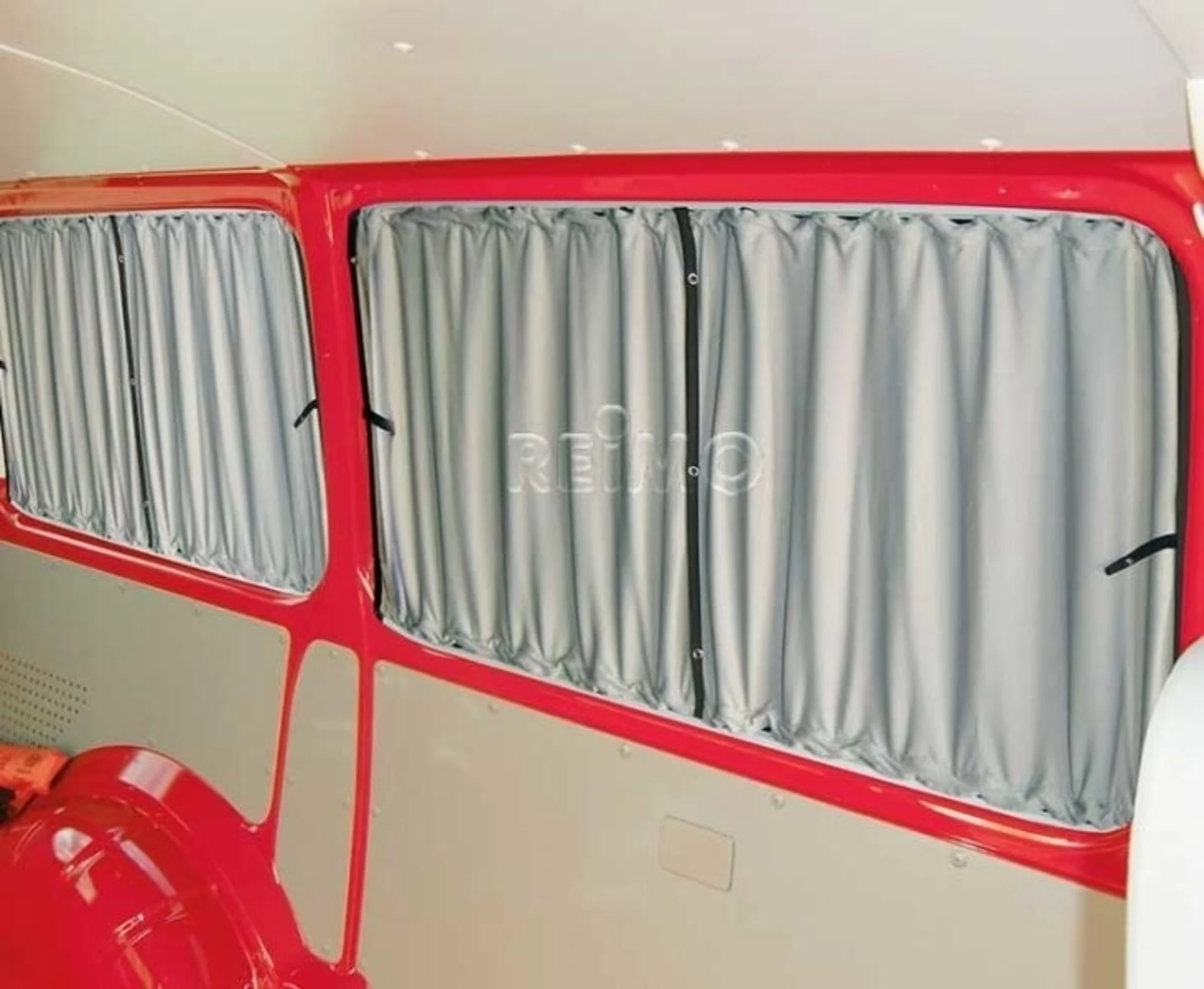 Kit de rideaux pour VW T5/T6 LR avec 5 fenêtres - pièces de montage et rideaux opaques inclus Kit de rideaux pour VW T5/T6 LR avec 5 fenêtres - pièces de montage et rideaux opaques inclus