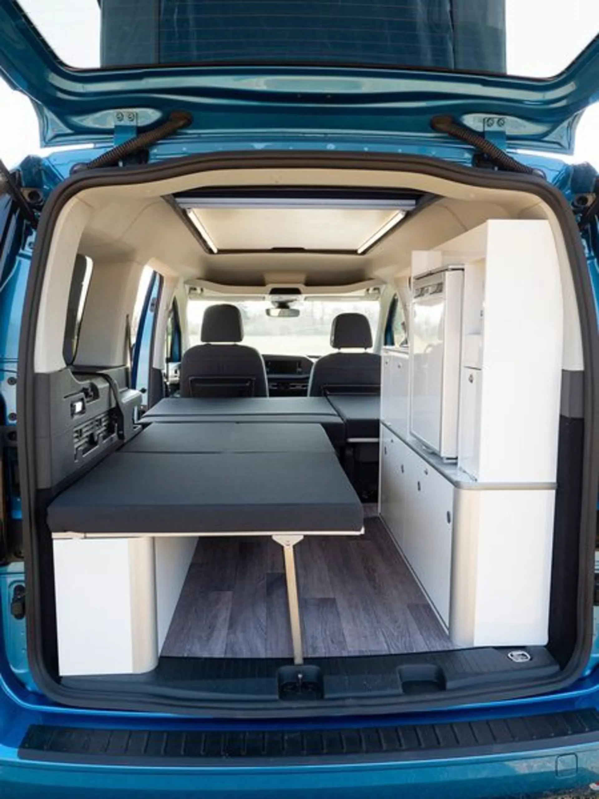 Camp Bett mit Klappsitzbank für VW Caddy 5 L2 (nur in Verbindung mit Möbelzeile Art,-Nr, 14501)